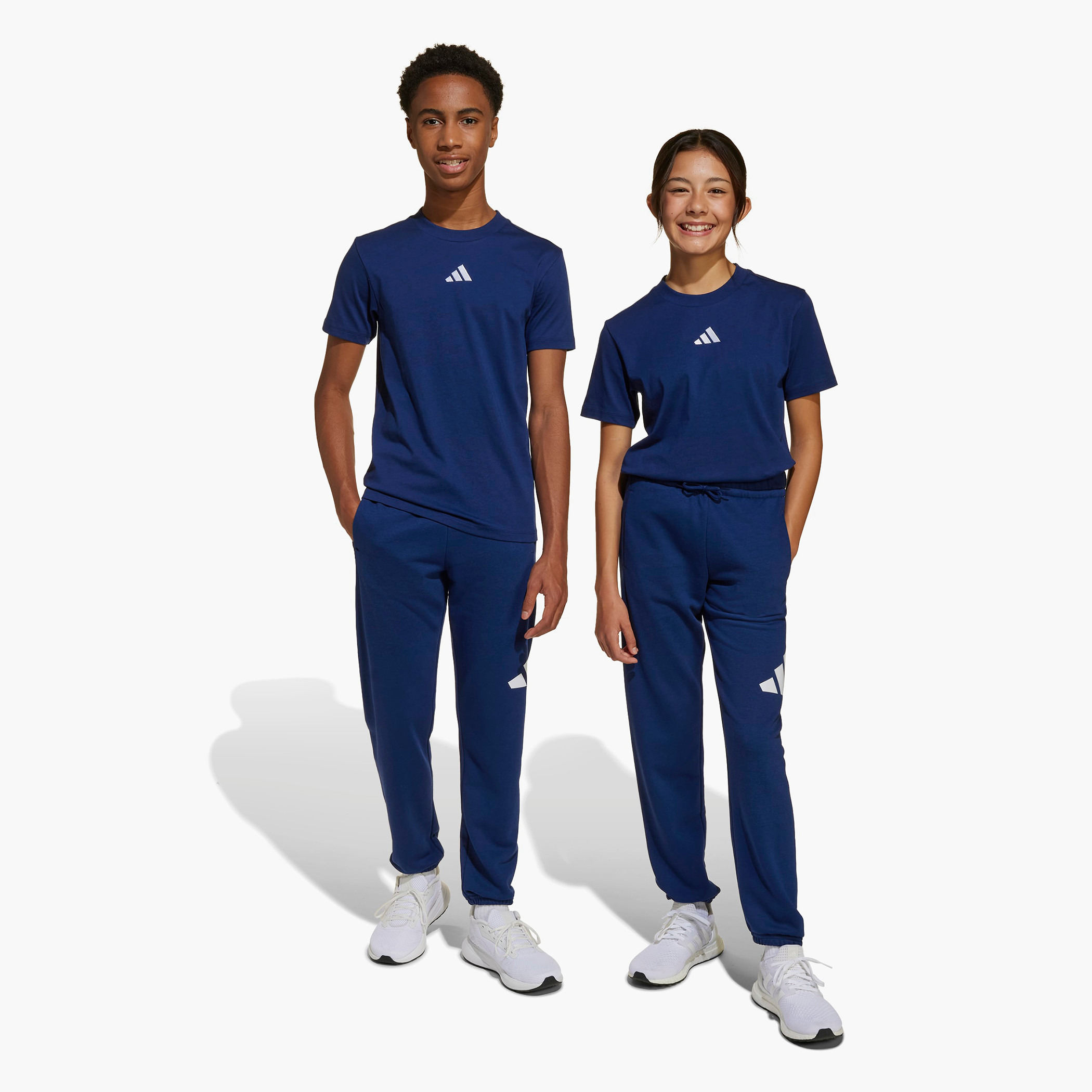 بنطلون رياضي بخصر مطاطي ورباط وطبعات شعار من أديداس-boys-clothing-bottoms-joggersandtrackpants-image-8