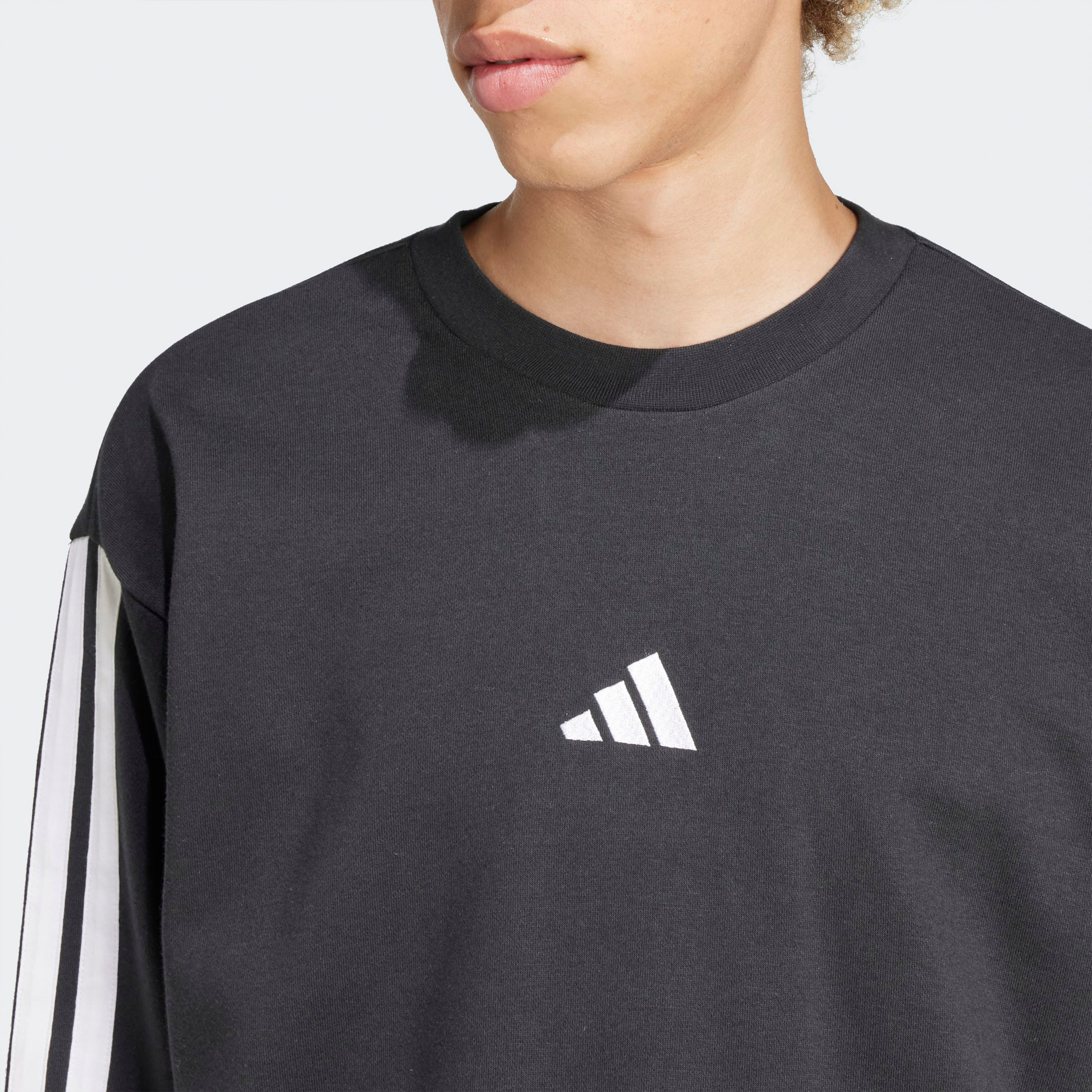 اديداس - سويت شيرت رجالي أساسي شعار ثلاثة خطوط قماش تيري فرنسي-men-clothing-sportswearandactivewear-hoodiesandsweatshirts-image-4