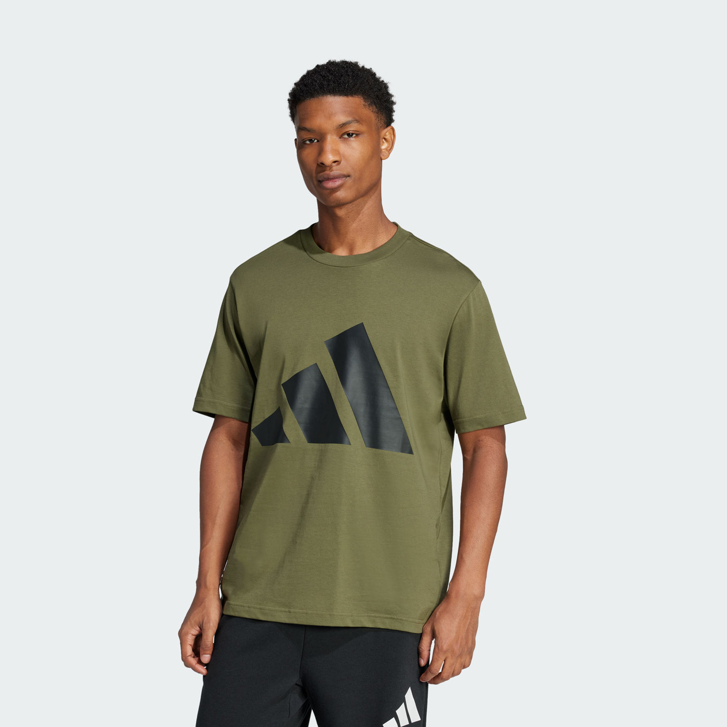 أديداس - تيشيرت إسينشالز بشعار كبير للرجال | OE-men-clothing-sportswearandactivewear-tshirtsandpolos-image-1