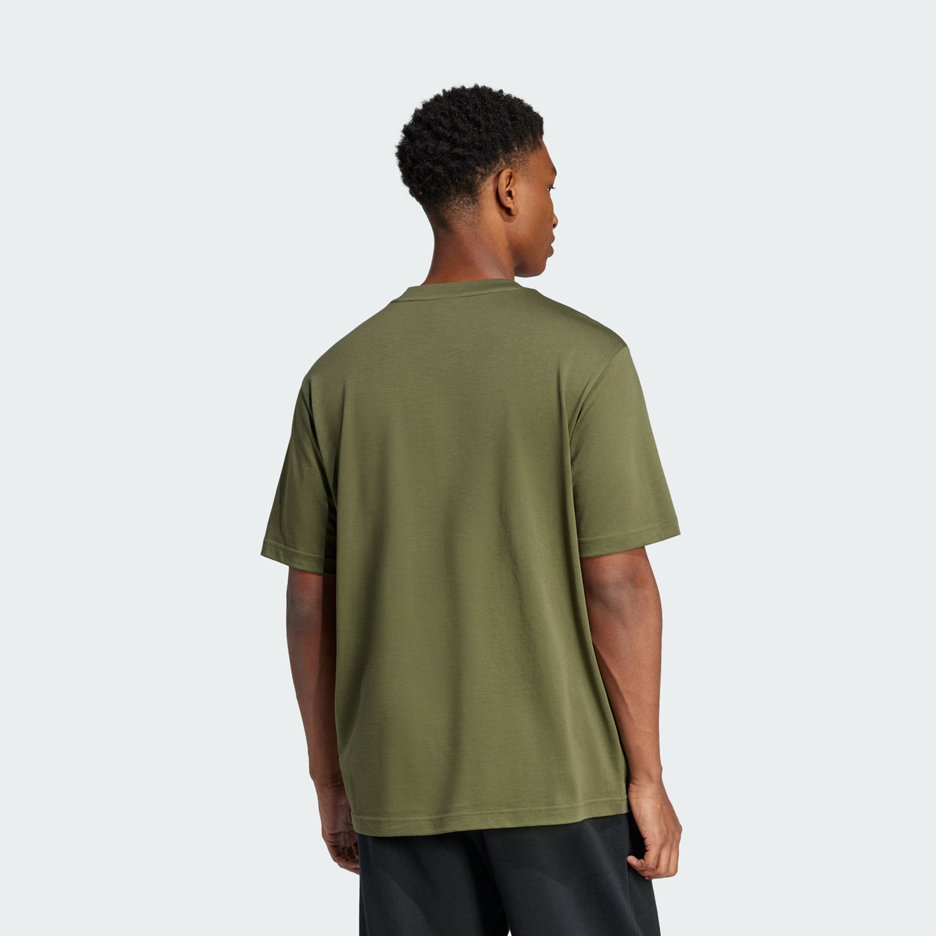 أديداس - تيشيرت إسينشالز بشعار كبير للرجال | OE-men-clothing-sportswearandactivewear-tshirtsandpolos-image-3