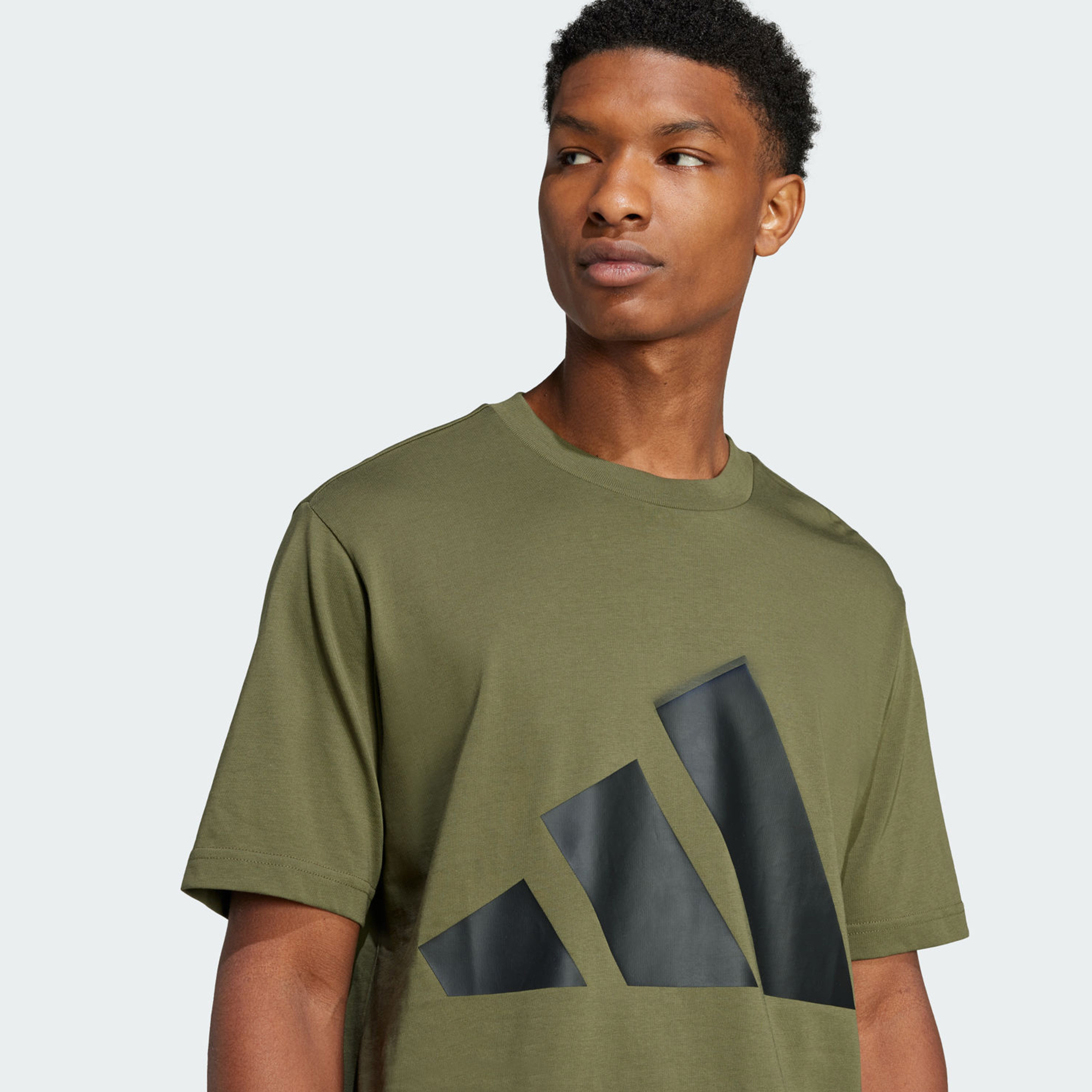 أديداس - تيشيرت إسينشالز بشعار كبير للرجال | OE-men-clothing-sportswearandactivewear-tshirtsandpolos-image-5
