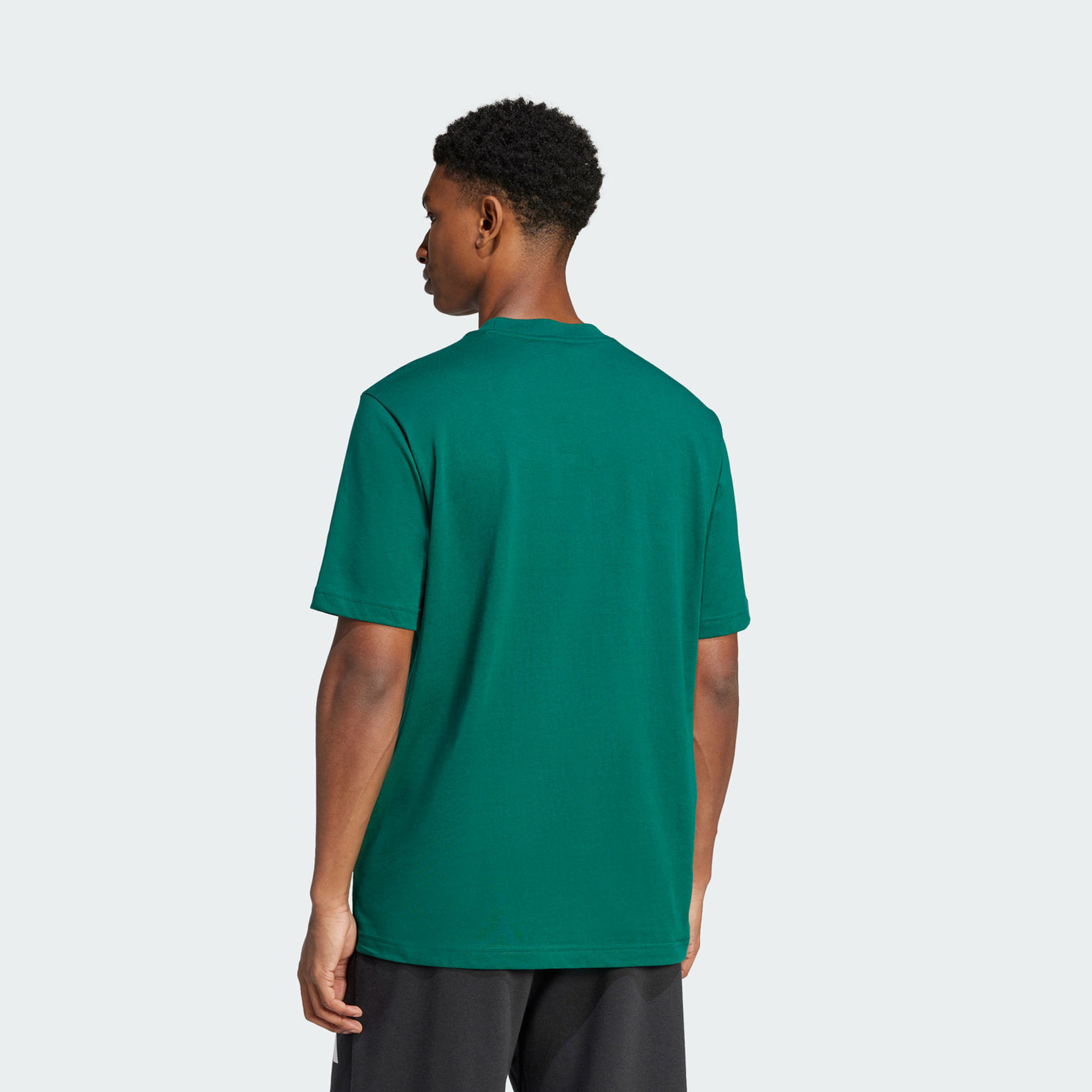 أديداس - تيشيرت إسينشالز بشعار كبير للرجال | OE-men-clothing-sportswearandactivewear-tshirtsandpolos-image-9