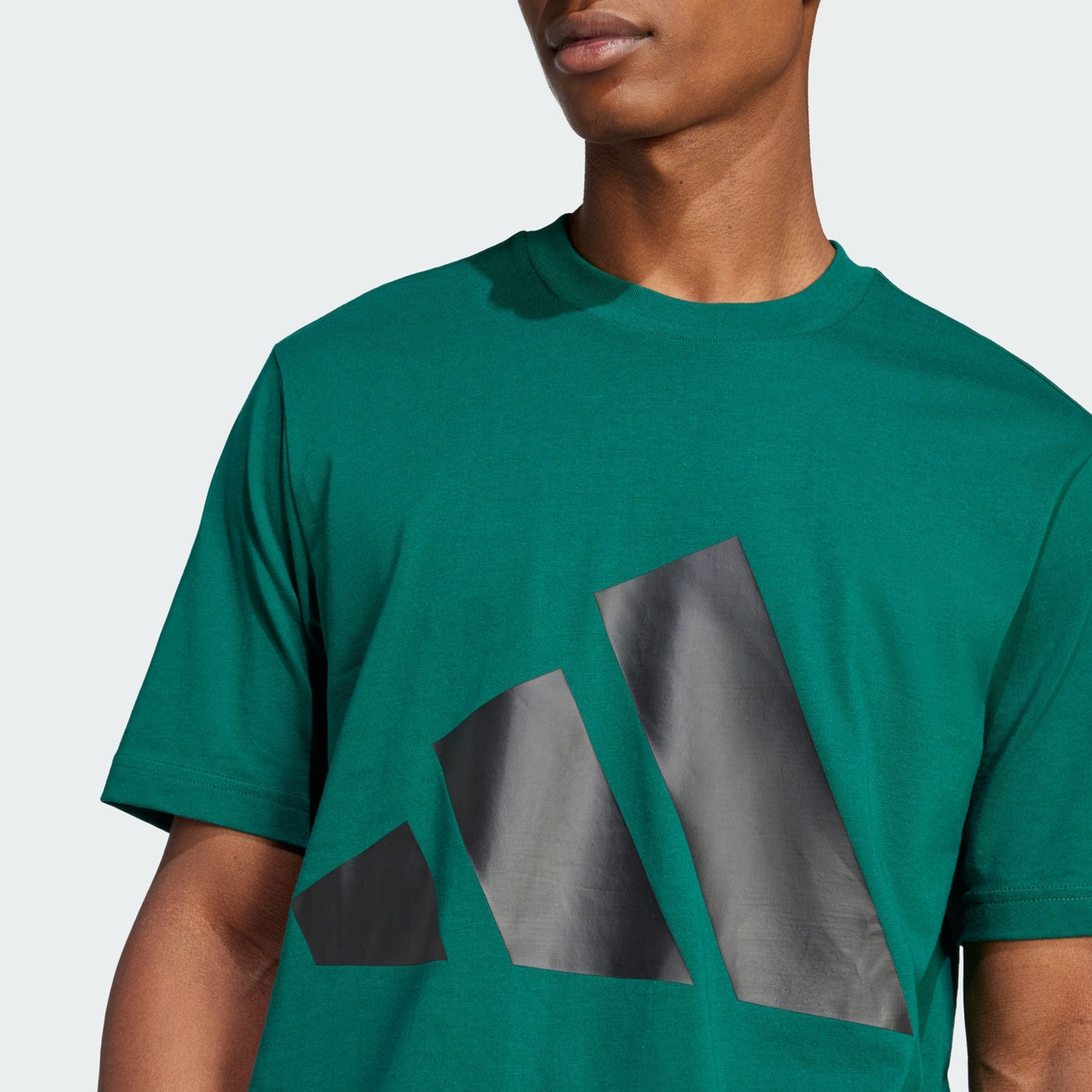 أديداس - تيشيرت إسينشالز بشعار كبير للرجال | OE-men-clothing-sportswearandactivewear-tshirtsandpolos-image-11