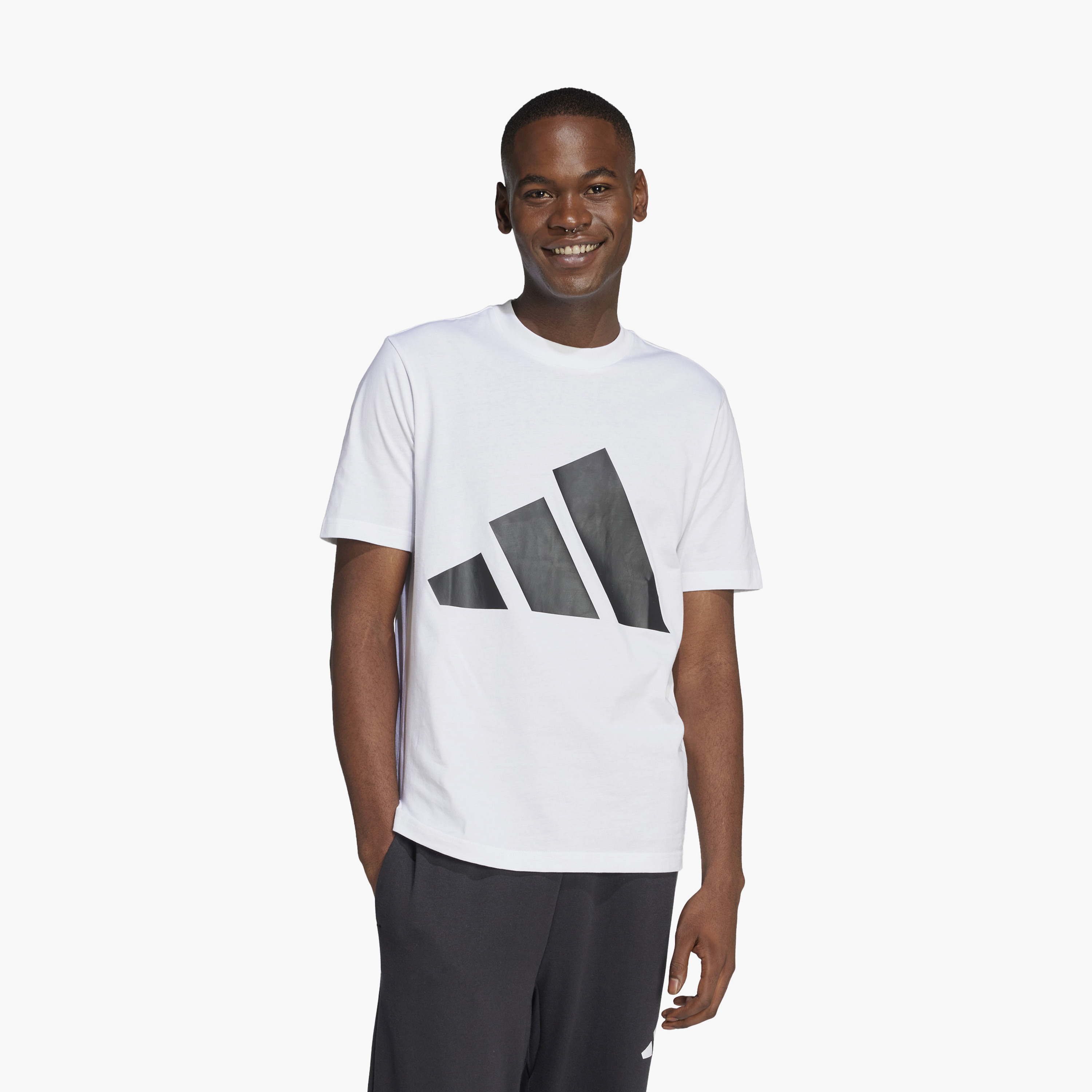 تي شيرت اسنشيالز بشعار كبير جورسيه واحد من اديداس| او اي-men-clothing-sportswearandactivewear-tshirtsandpolos-image-35