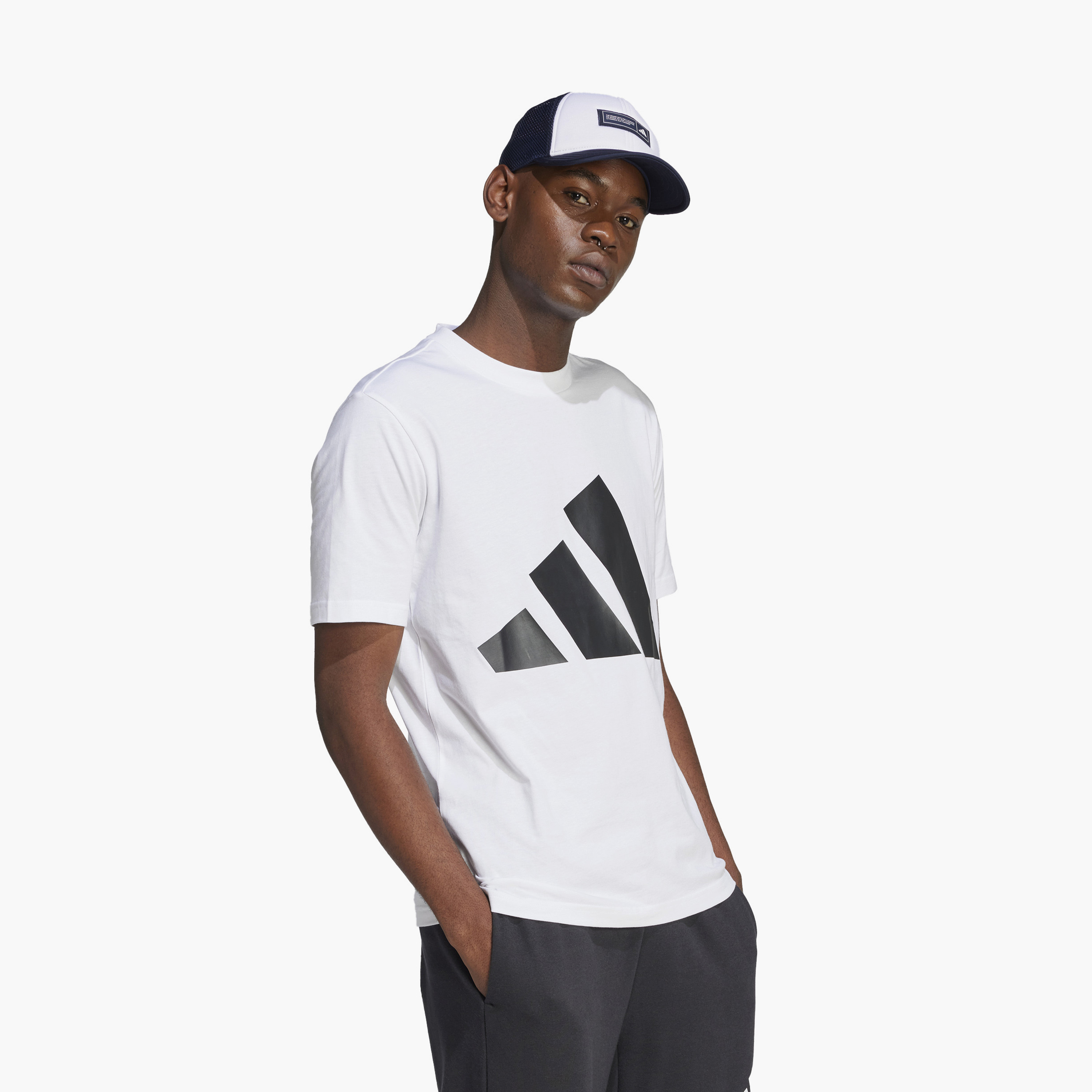 تي شيرت اسنشيالز بشعار كبير جورسيه واحد من اديداس| او اي-men-clothing-sportswearandactivewear-tshirtsandpolos-image-36