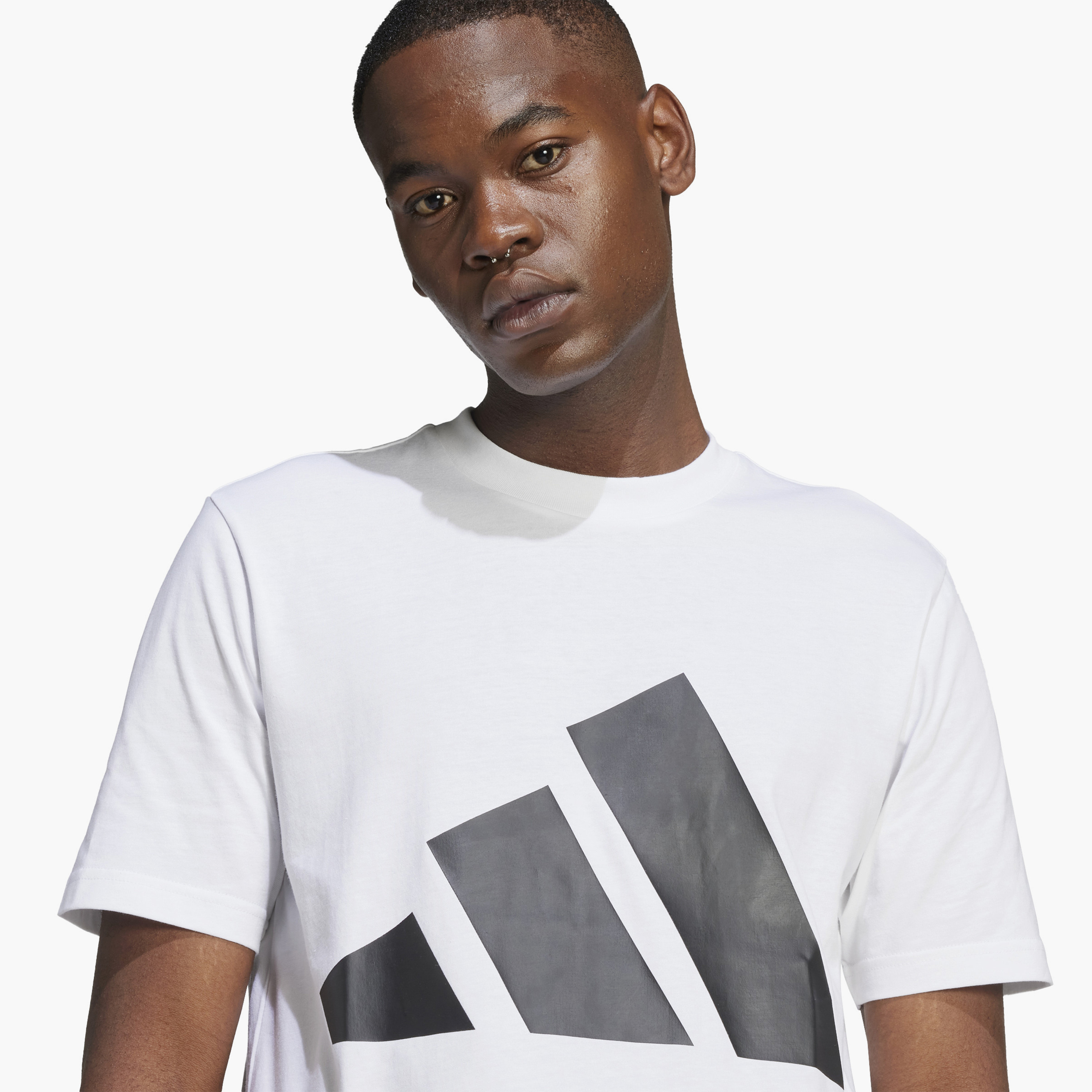 تي شيرت اسنشيالز بشعار كبير جورسيه واحد من اديداس| او اي-men-clothing-sportswearandactivewear-tshirtsandpolos-image-39