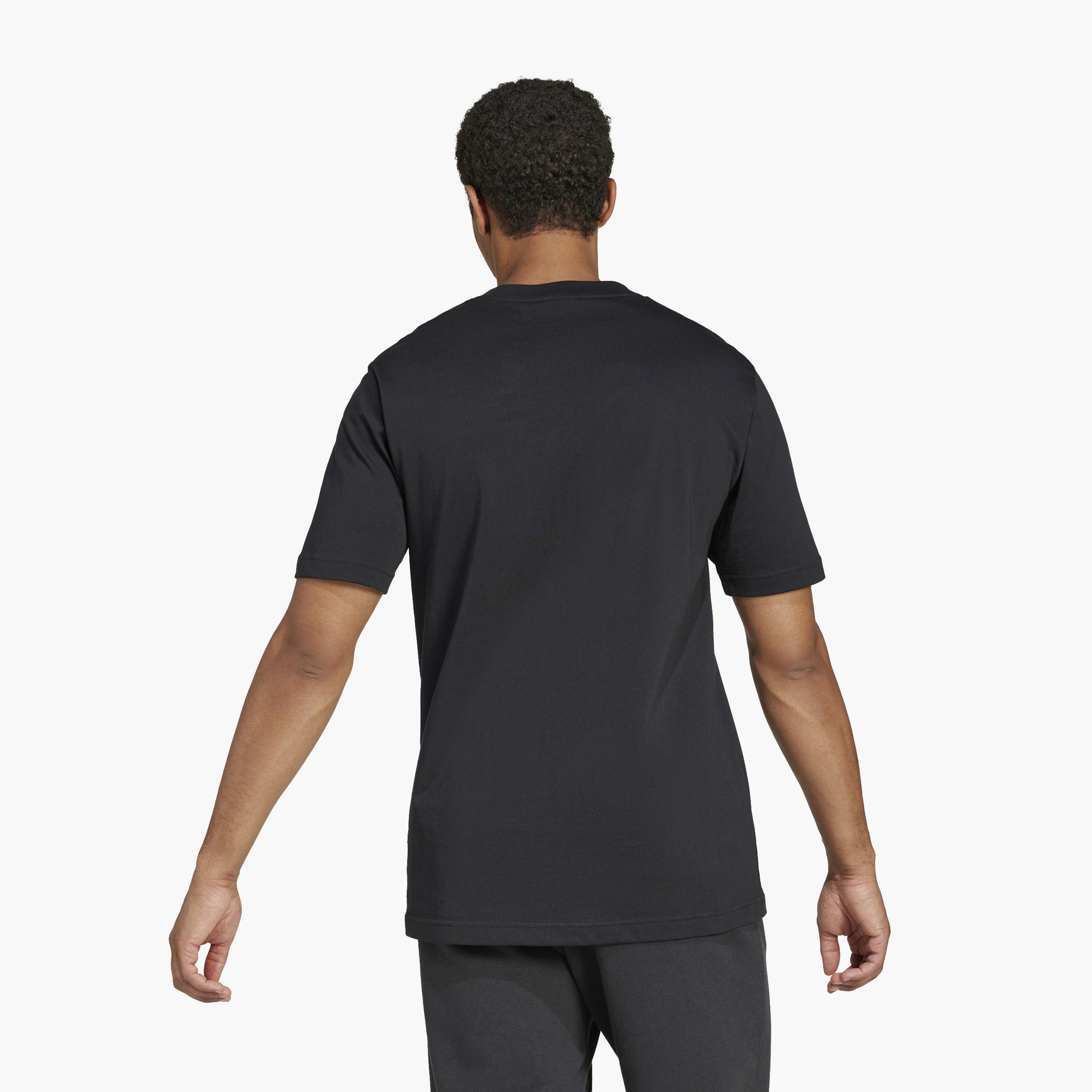 تي شيرت اسنشيالز بشعار كبير جورسيه واحد من اديداس| او اي-men-clothing-sportswearandactivewear-tshirtsandpolos-image-43
