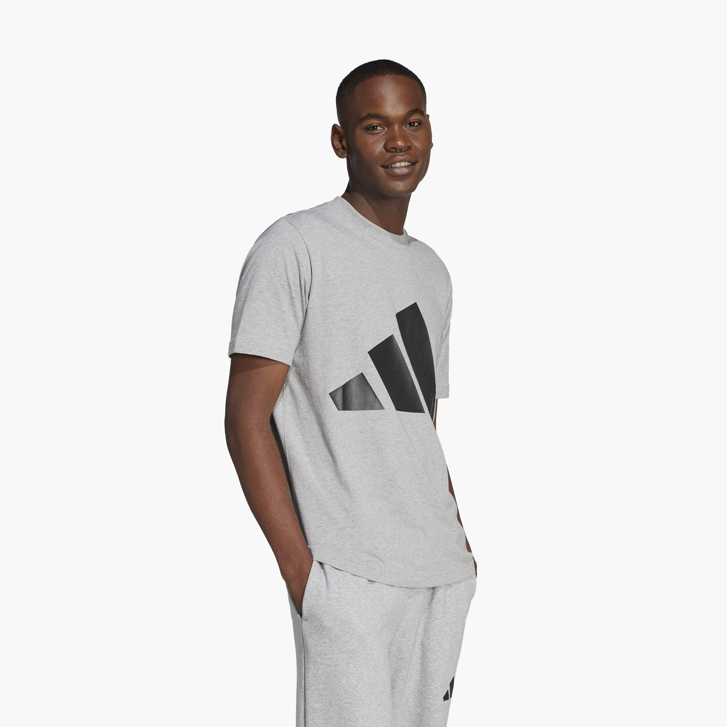 تي شيرت اسنشيالز بشعار كبير جورسيه واحد من اديداس| او اي-men-clothing-sportswearandactivewear-tshirtsandpolos-image-47