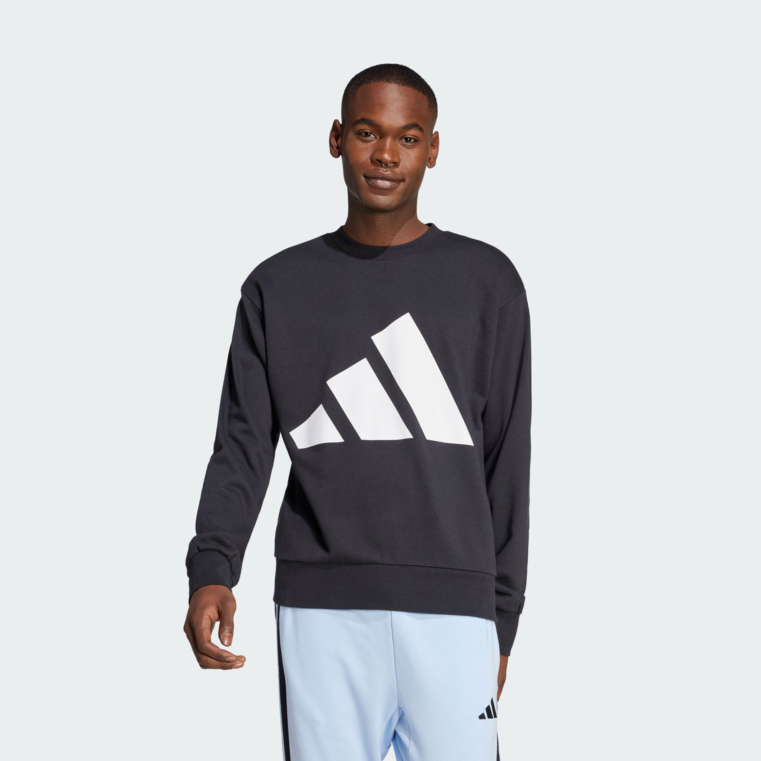 أديداس - سويت شيرت رجالي إسينشالز بشعار كبير من قماش تيري الفرنسي | OE-men-winterwear-hoodiesandsweatshirts-image-1