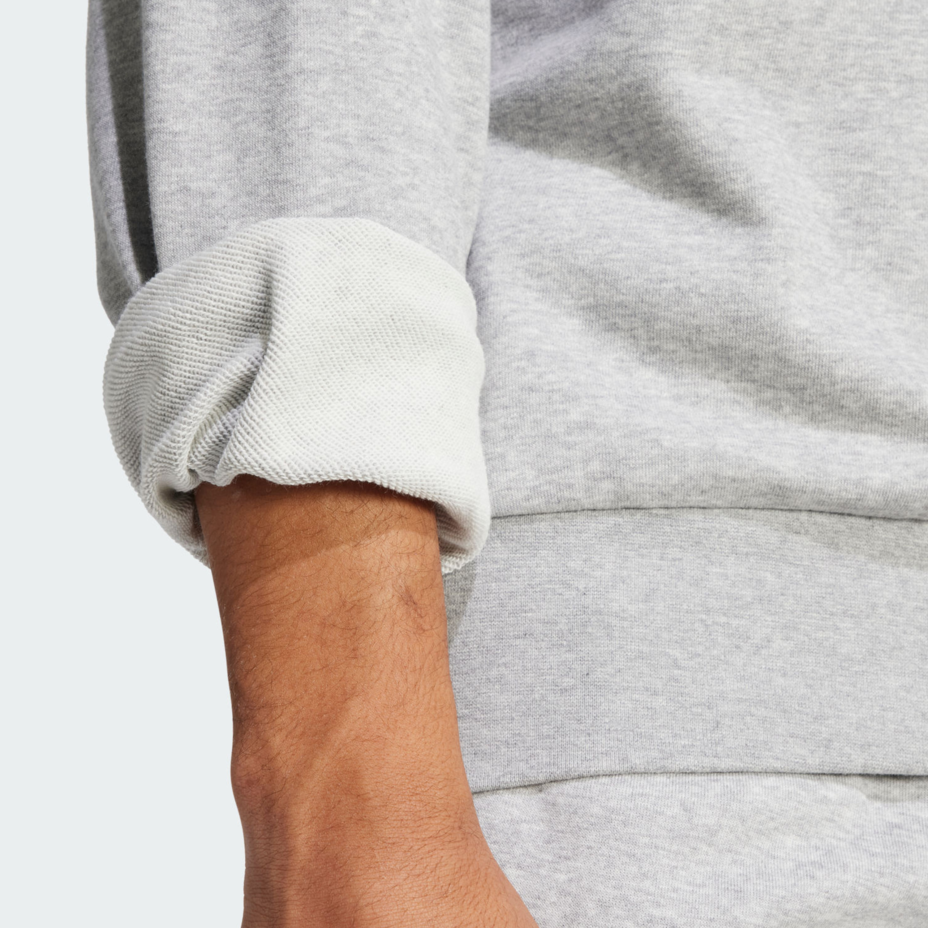 أديداس - سويت شيرت رجالي إسينشالز بشعار كبير من قماش تيري الفرنسي | OE-men-winterwear-hoodiesandsweatshirts-image-10