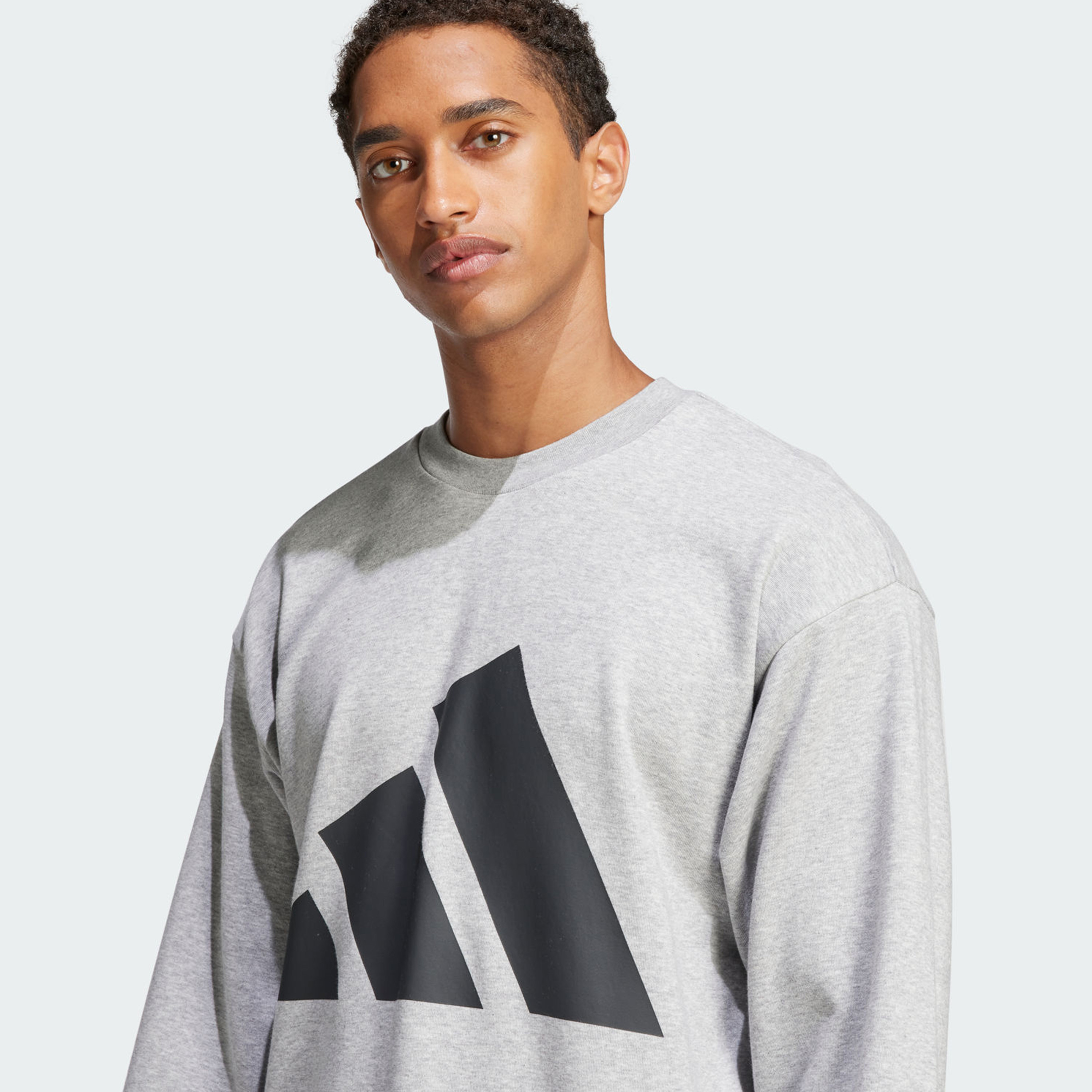 أديداس - سويت شيرت رجالي إسينشالز بشعار كبير من قماش تيري الفرنسي | OE-men-winterwear-hoodiesandsweatshirts-image-11