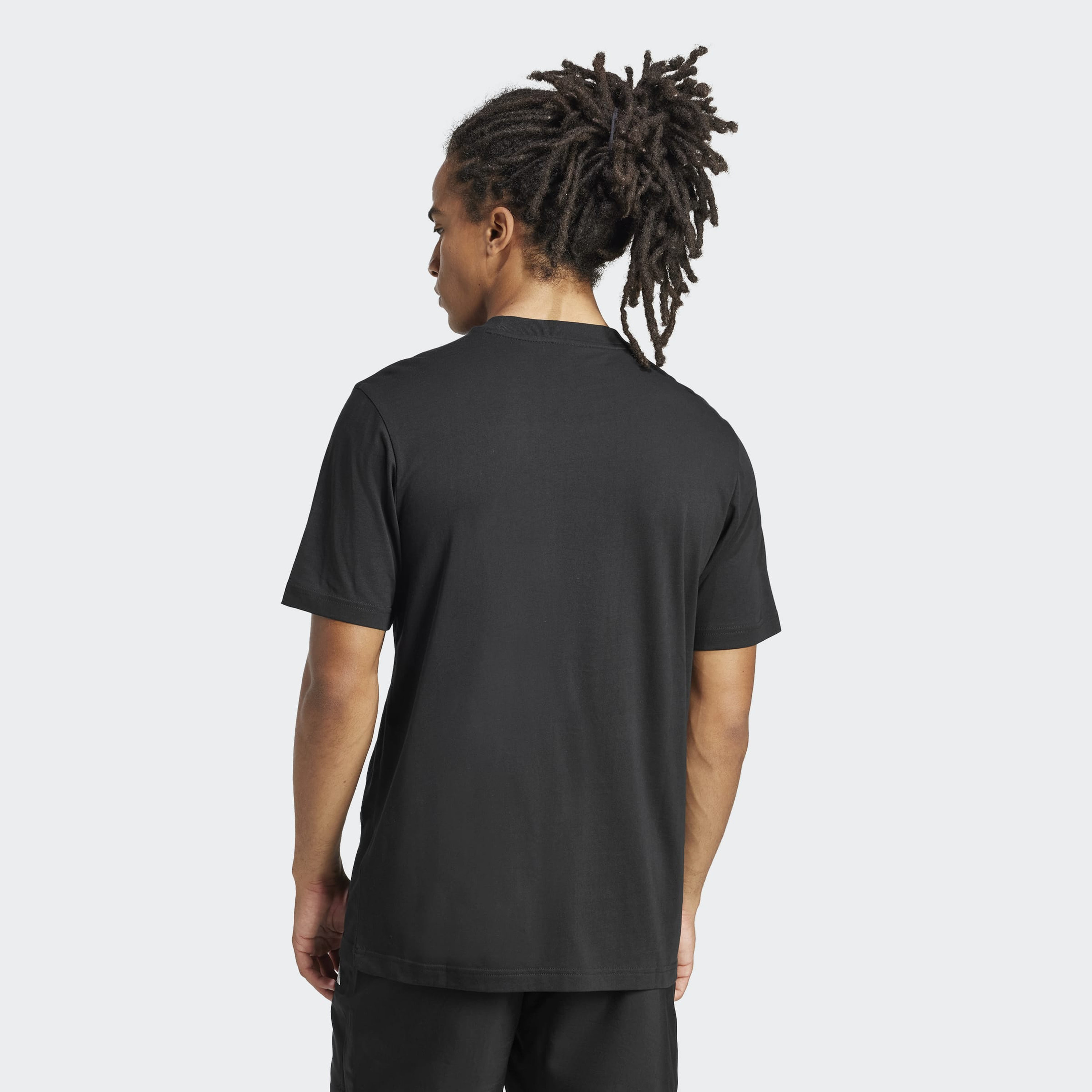 اديداس - تيشيرت رجالي أساسي شعار صغير  قماش جيرسي مفرد  بأكمام قصيرة-men-clothing-sportswearandactivewear-tshirtsandpolos-image-8