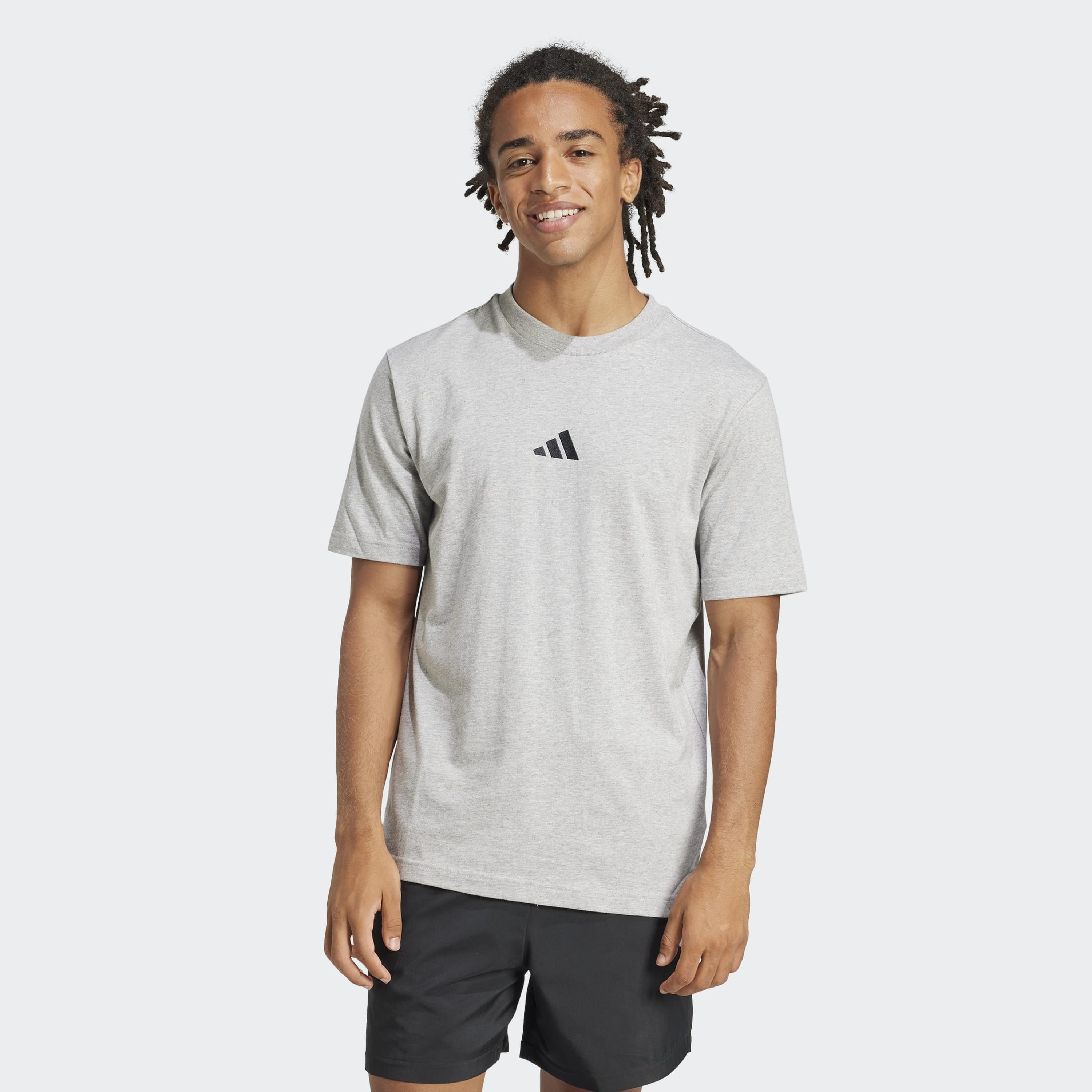 اديداس - تيشيرت رجالي أساسي شعار صغير  قماش جيرسي مفرد  بأكمام قصيرة-men-clothing-sportswearandactivewear-tshirtsandpolos-image-4