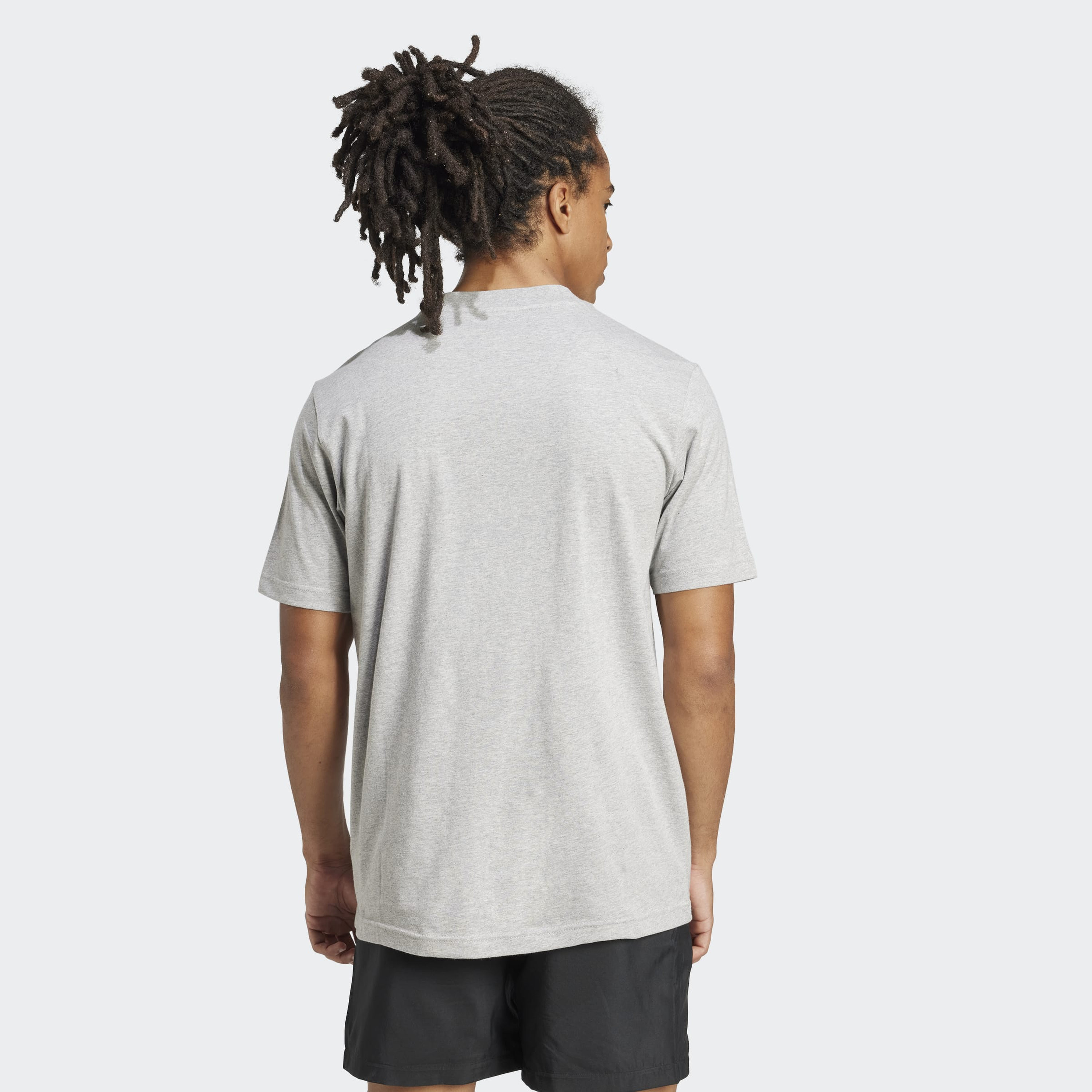 اديداس - تيشيرت رجالي أساسي شعار صغير  قماش جيرسي مفرد  بأكمام قصيرة-men-clothing-sportswearandactivewear-tshirtsandpolos-image-2