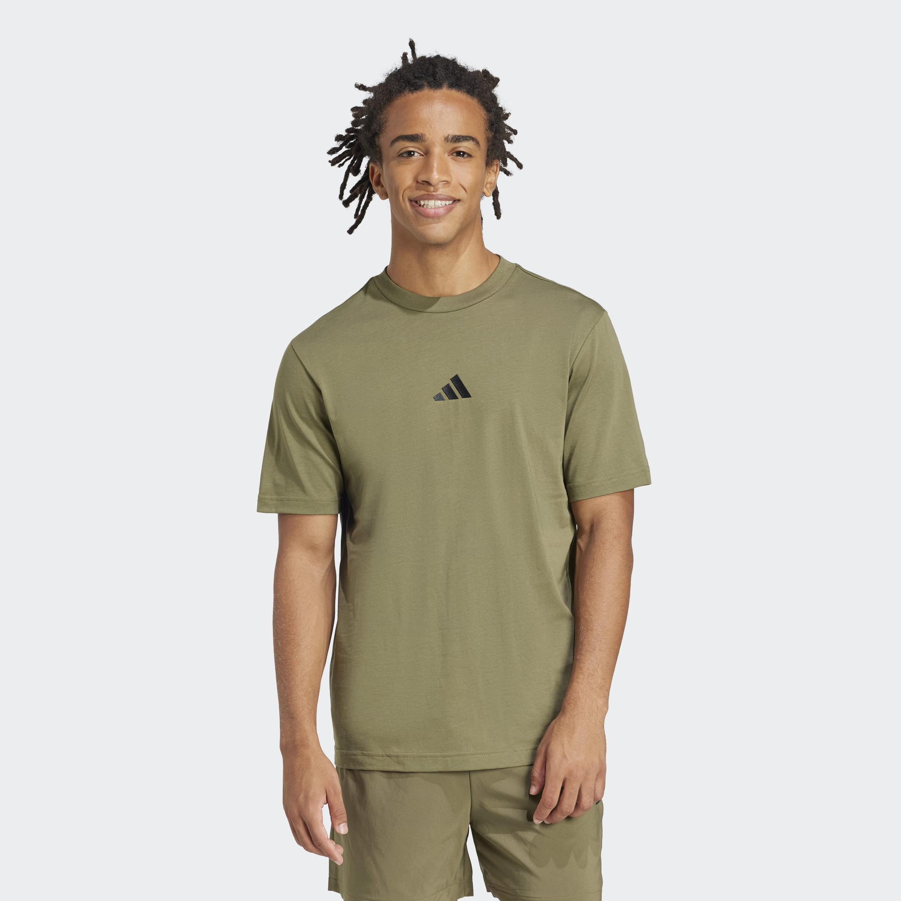 اديداس - تيشيرت رجالي أساسي شعار صغير  قماش جيرسي مفرد  بأكمام قصيرة-men-clothing-sportswearandactivewear-tshirtsandpolos-image-13