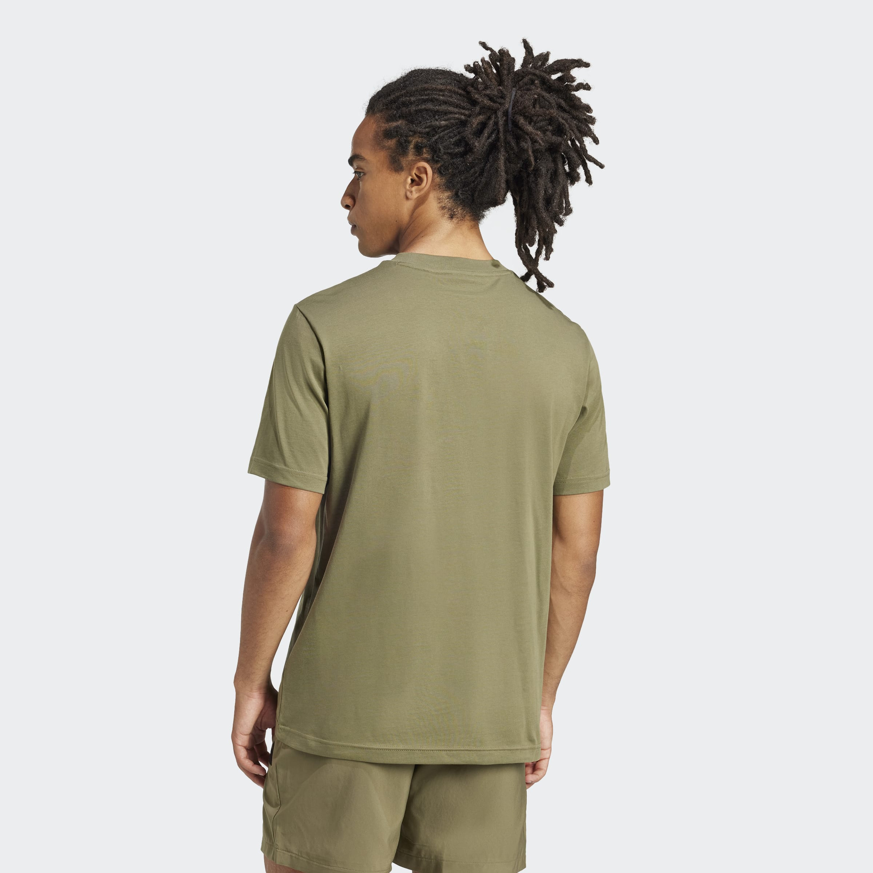 اديداس - تيشيرت رجالي أساسي شعار صغير  قماش جيرسي مفرد  بأكمام قصيرة-men-clothing-sportswearandactivewear-tshirtsandpolos-image-15