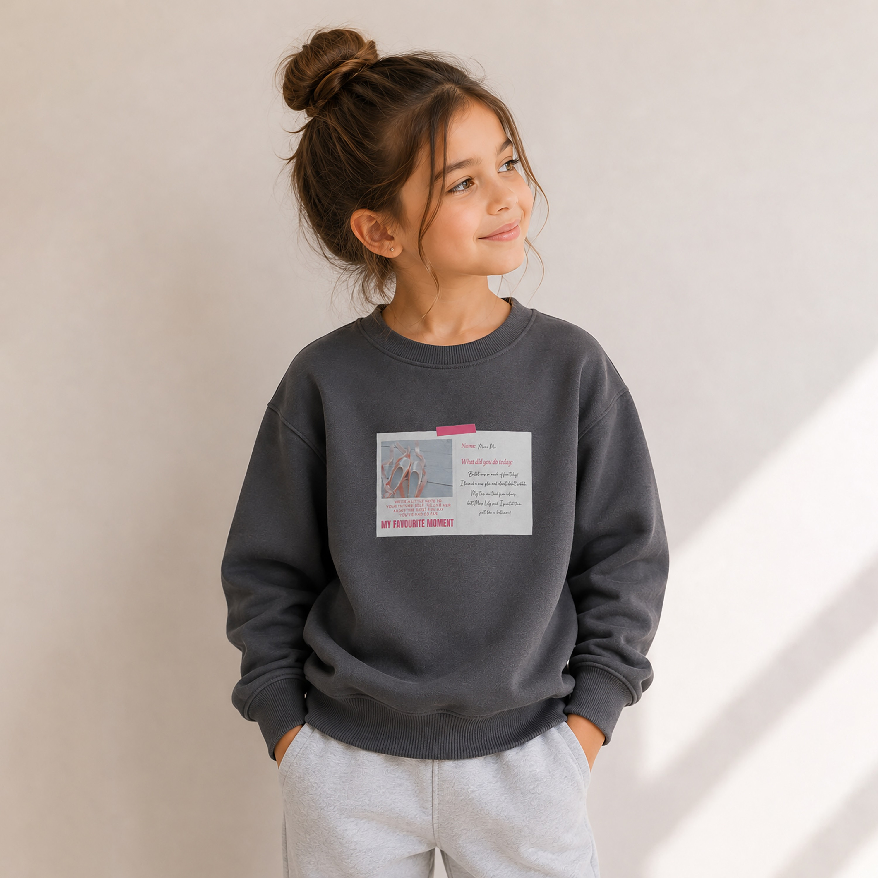 سويت شيرت بياقة مستديرة وأكمام طويلة برسمة من فيكتور أند جين-girls-clothing-sweatshirts-image-1