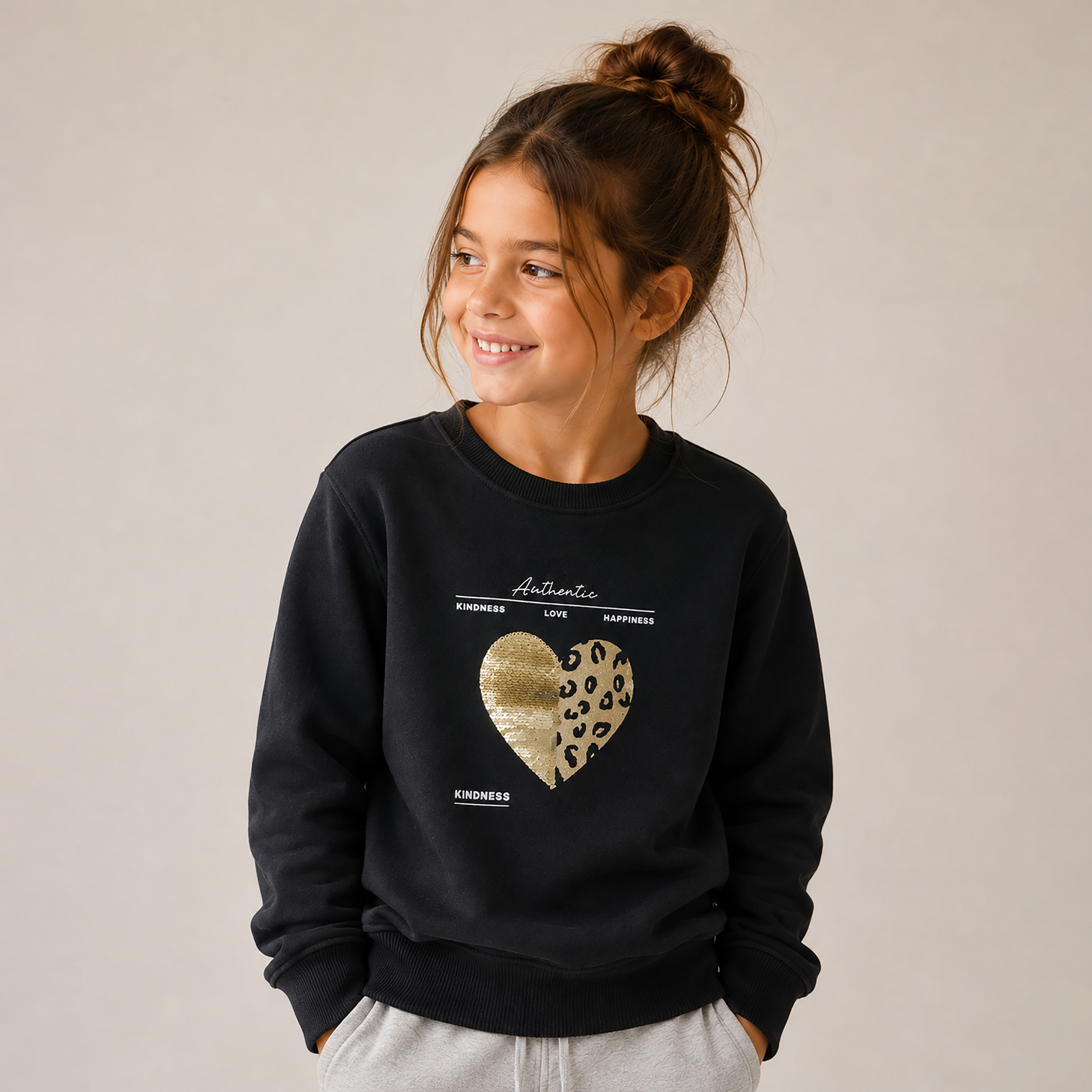سويت شيرت بياقة مستديرة وأكمام طويلة برسمة من فيكتور أند جين-girls-clothing-sweatshirts-image-1