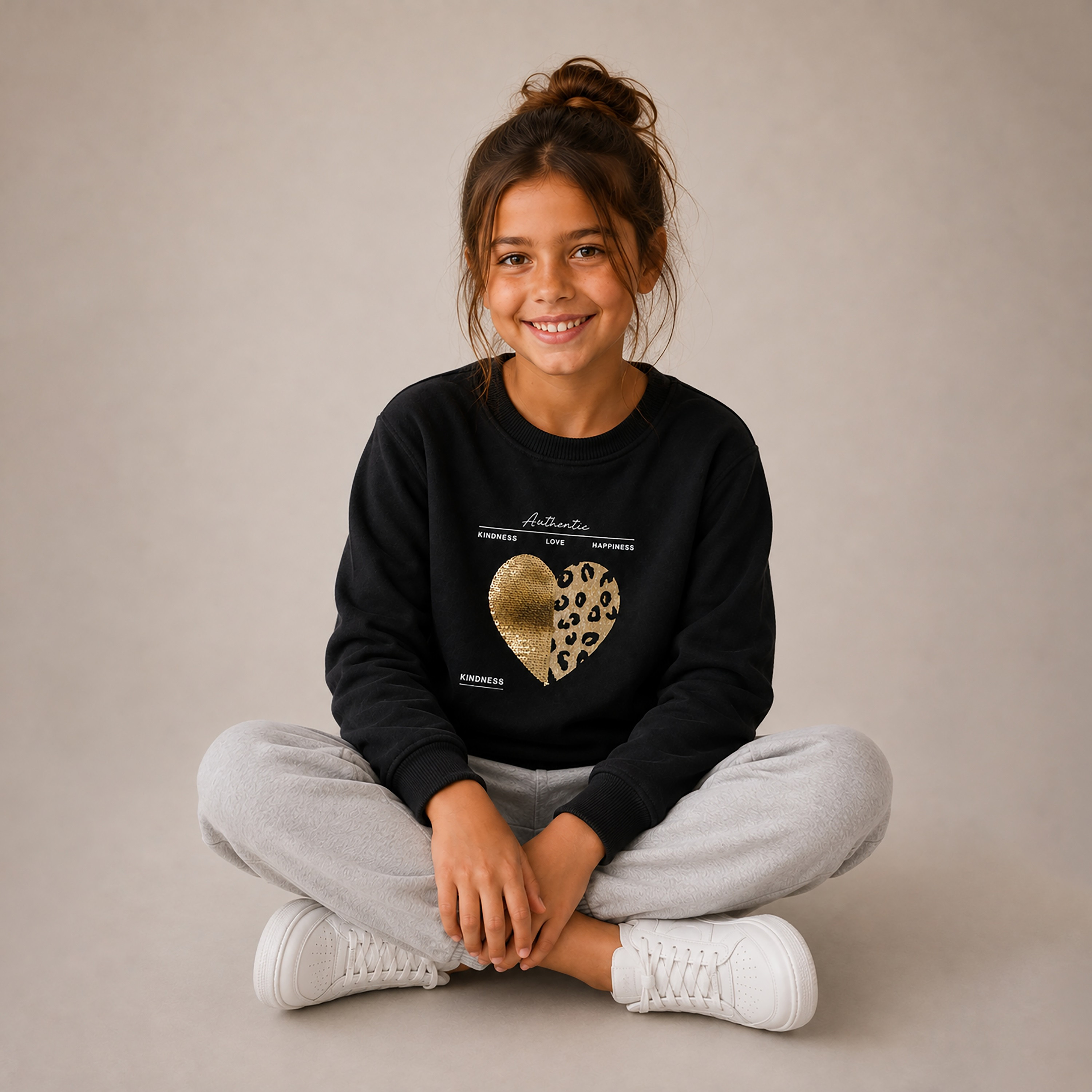 سويت شيرت بياقة مستديرة وأكمام طويلة برسمة من فيكتور أند جين-girls-clothing-sweatshirts-image-3