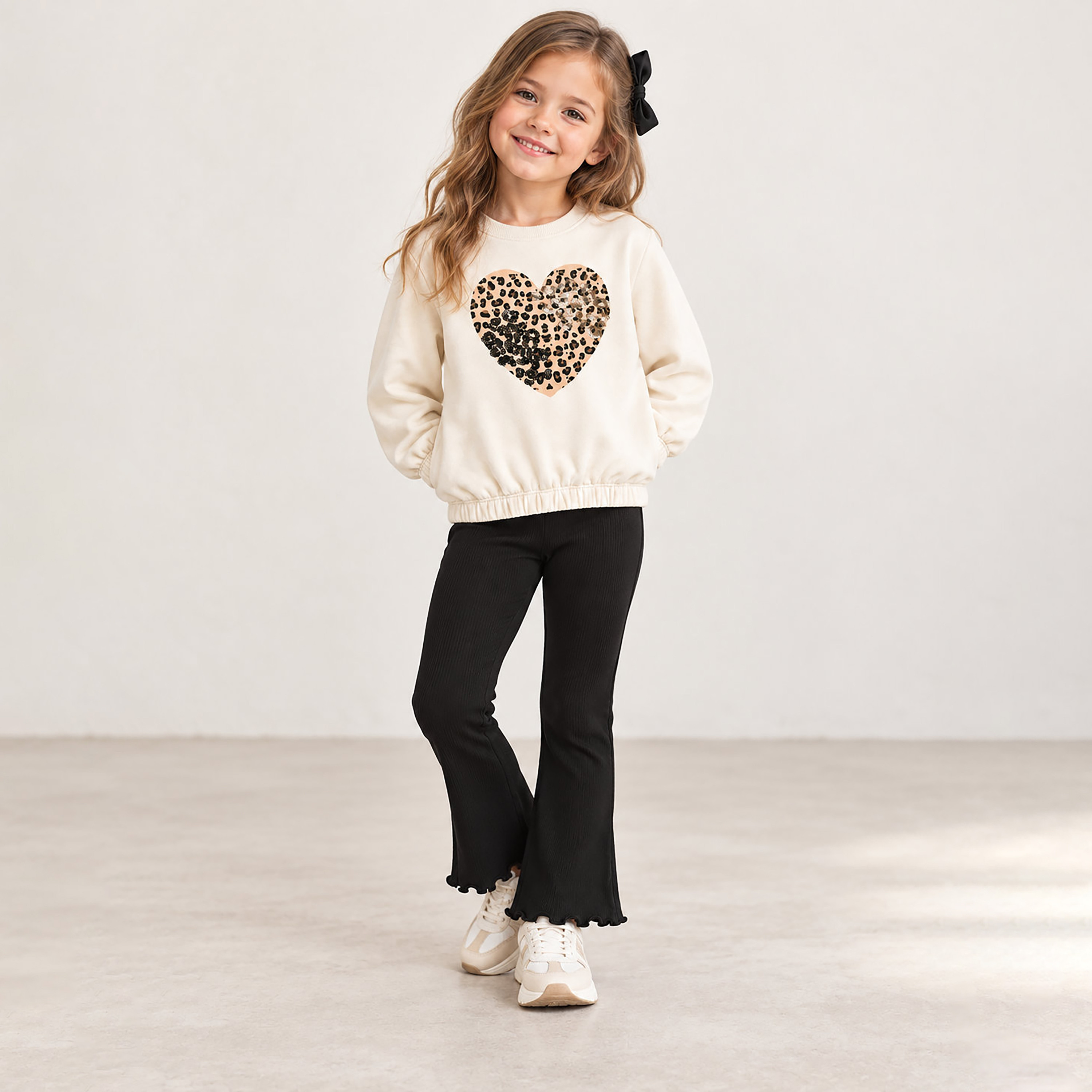 طقم سويت شيرت بأكمام طويلة بطبعة حيوانات وبنطلون واسع الساق من فيكتور آند جين-girls-clothing-setsandcoords-image-1