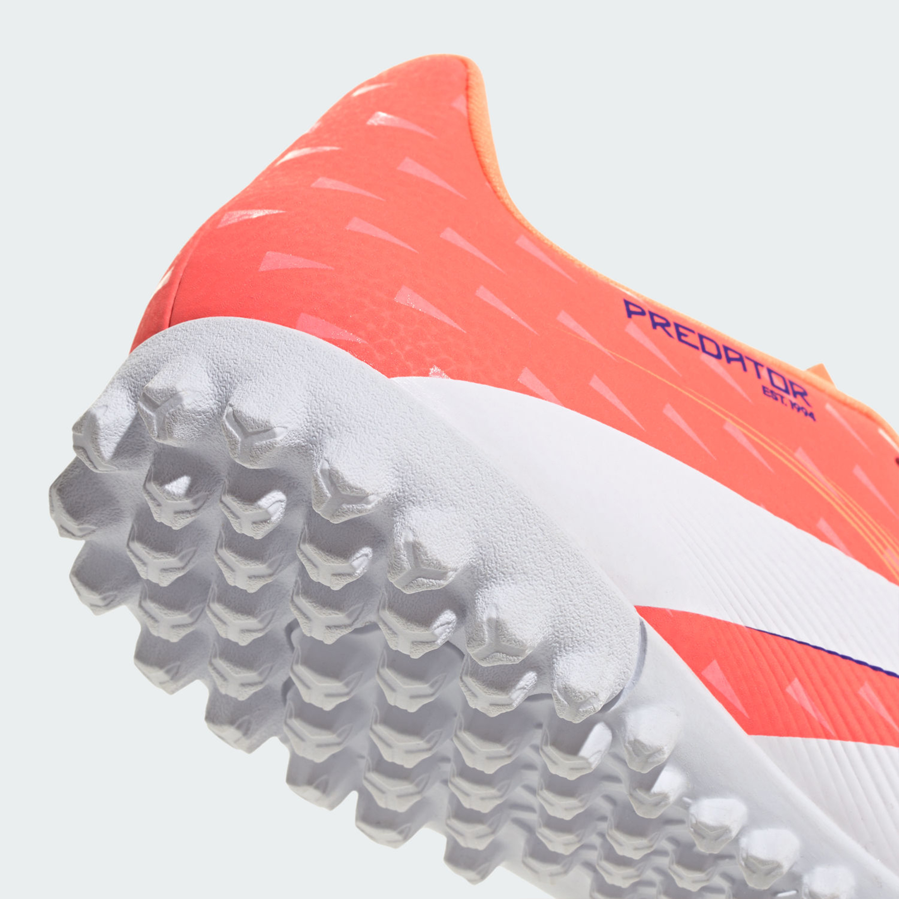 أديداس - حذاء كرة القدم بريداتور كلوب تي إف برباط لملاعب العشب الصناعي للرجال | OE-sports-men-shoes-image-14