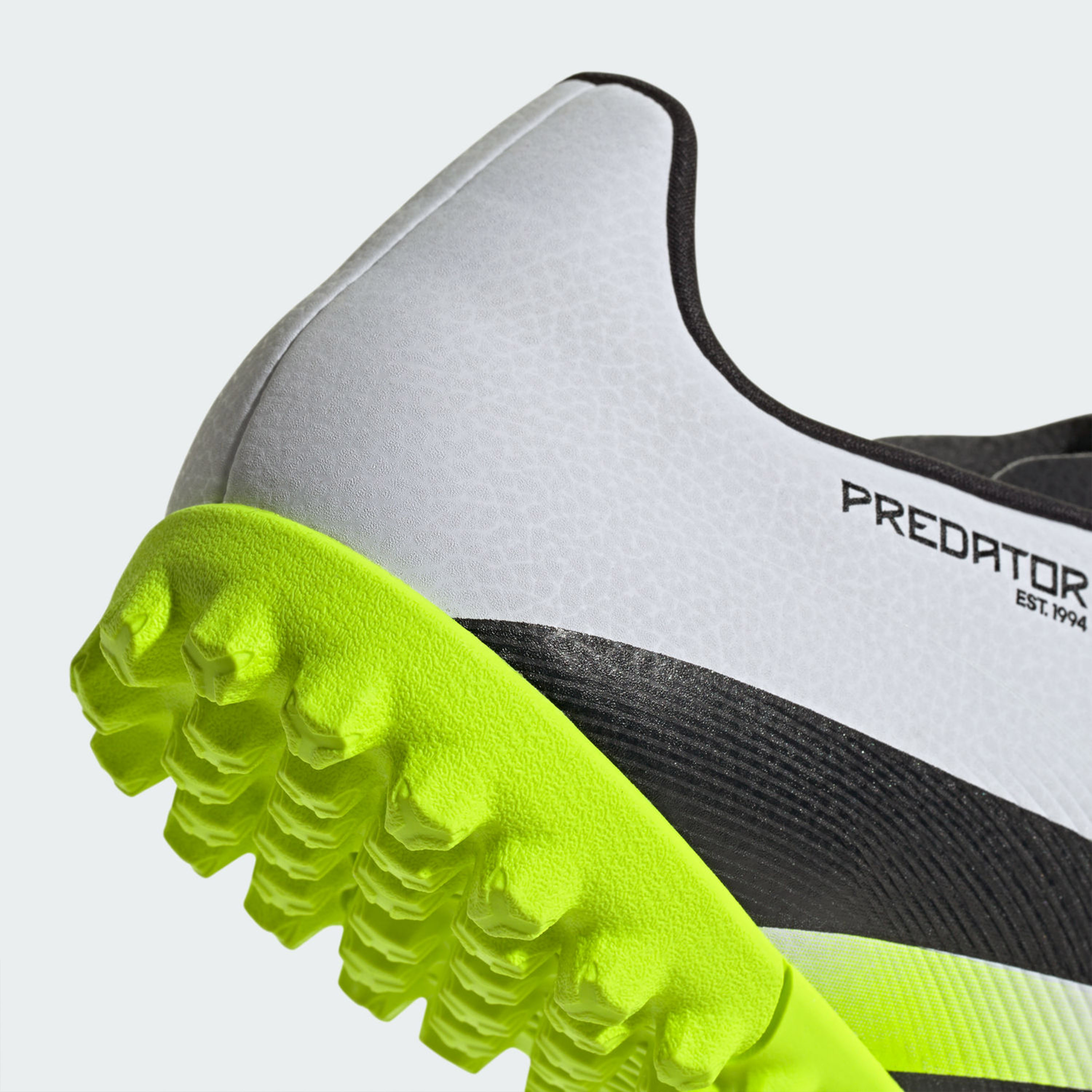 أديداس - حذاء كرة القدم بريداتور كلوب تي إف برباط لملاعب العشب الصناعي للرجال | OE-sports-men-shoes-image-25