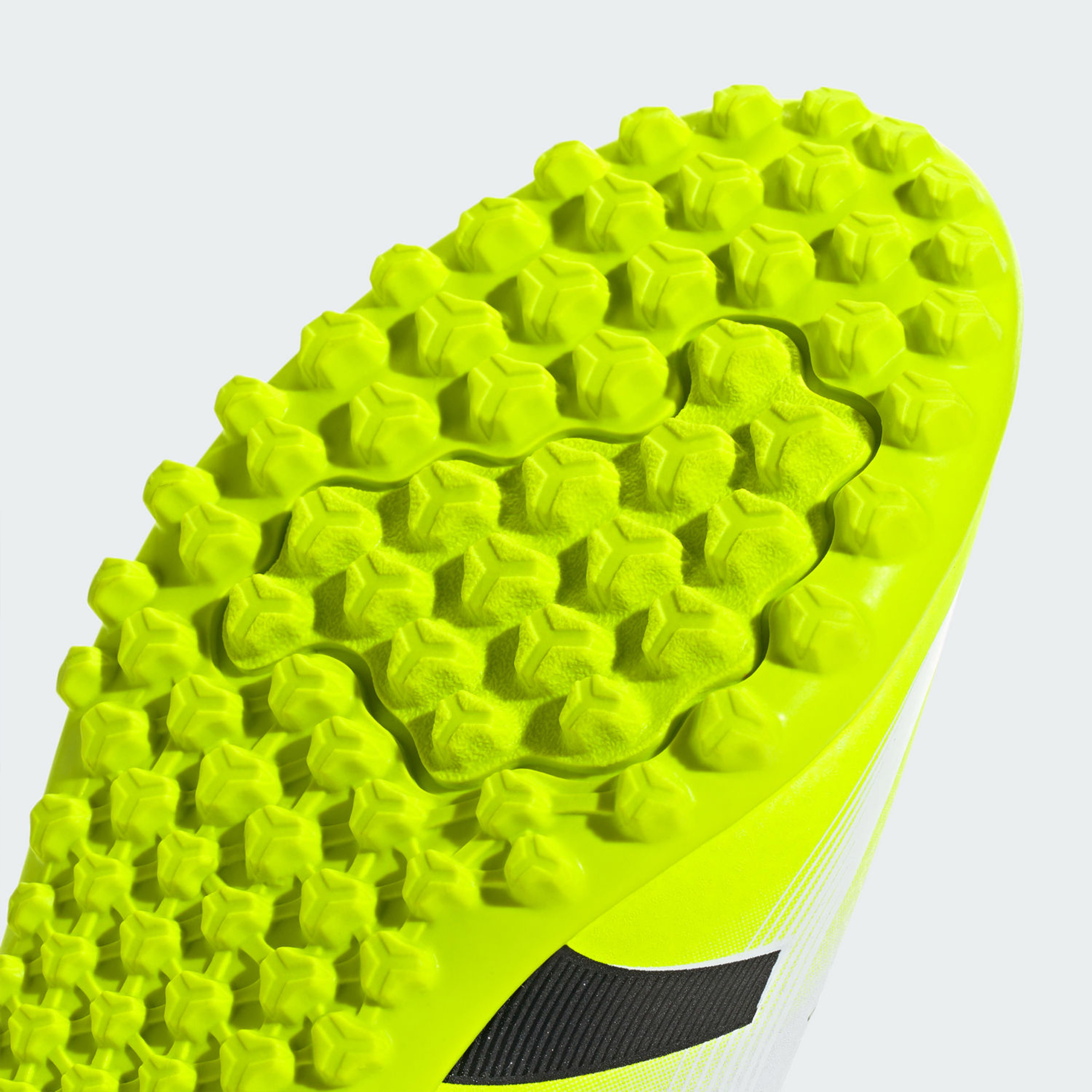 حذاء كرة قدم بنعل لا ينزلق ورباط بريداتور كلوب تي إف للأطفال من أديداس-sports-boys-shoes-image-7
