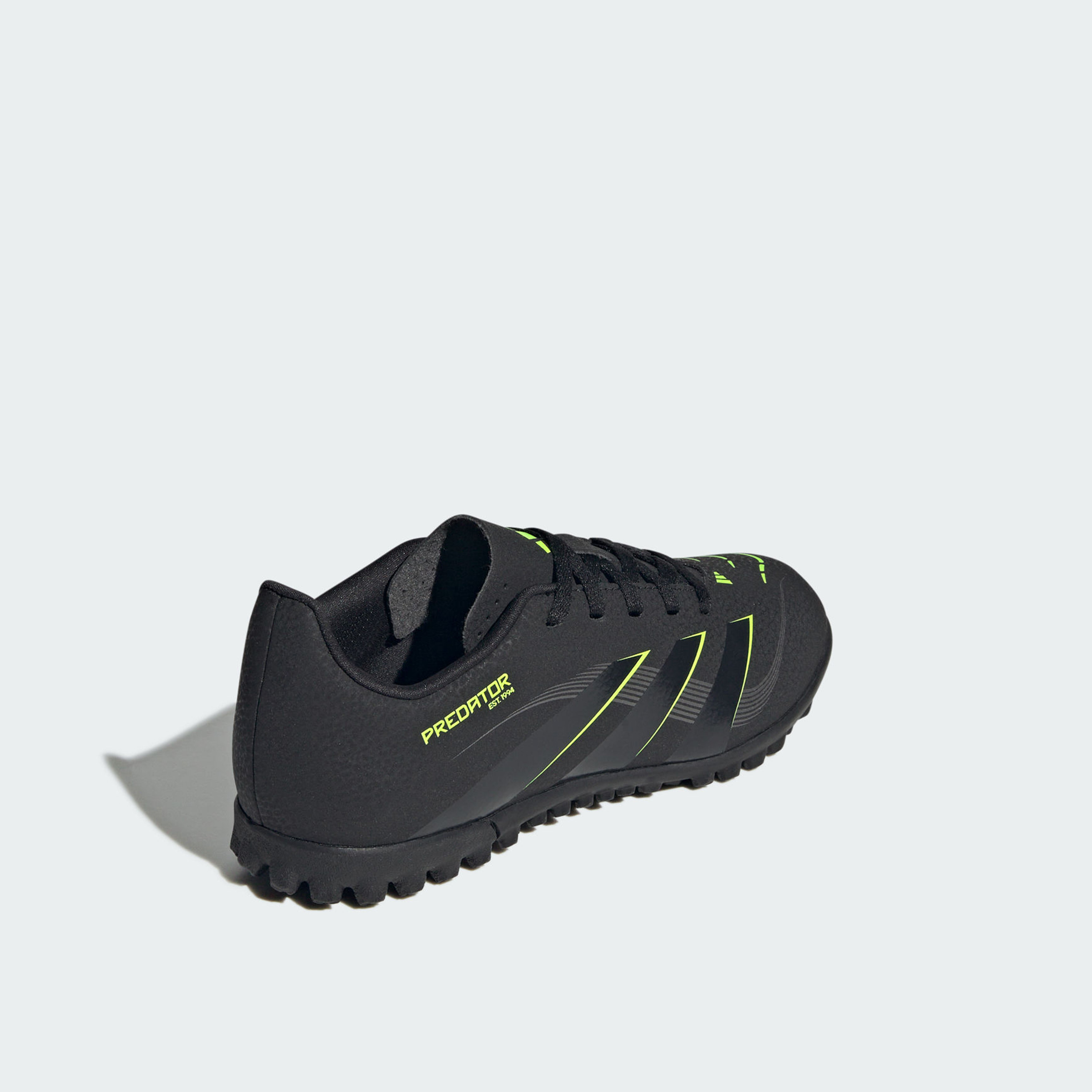 حذاء كرة قدم بنعل لا ينزلق ورباط بريداتور كلوب تي إف للأطفال من أديداس-sports-boys-shoes-image-4