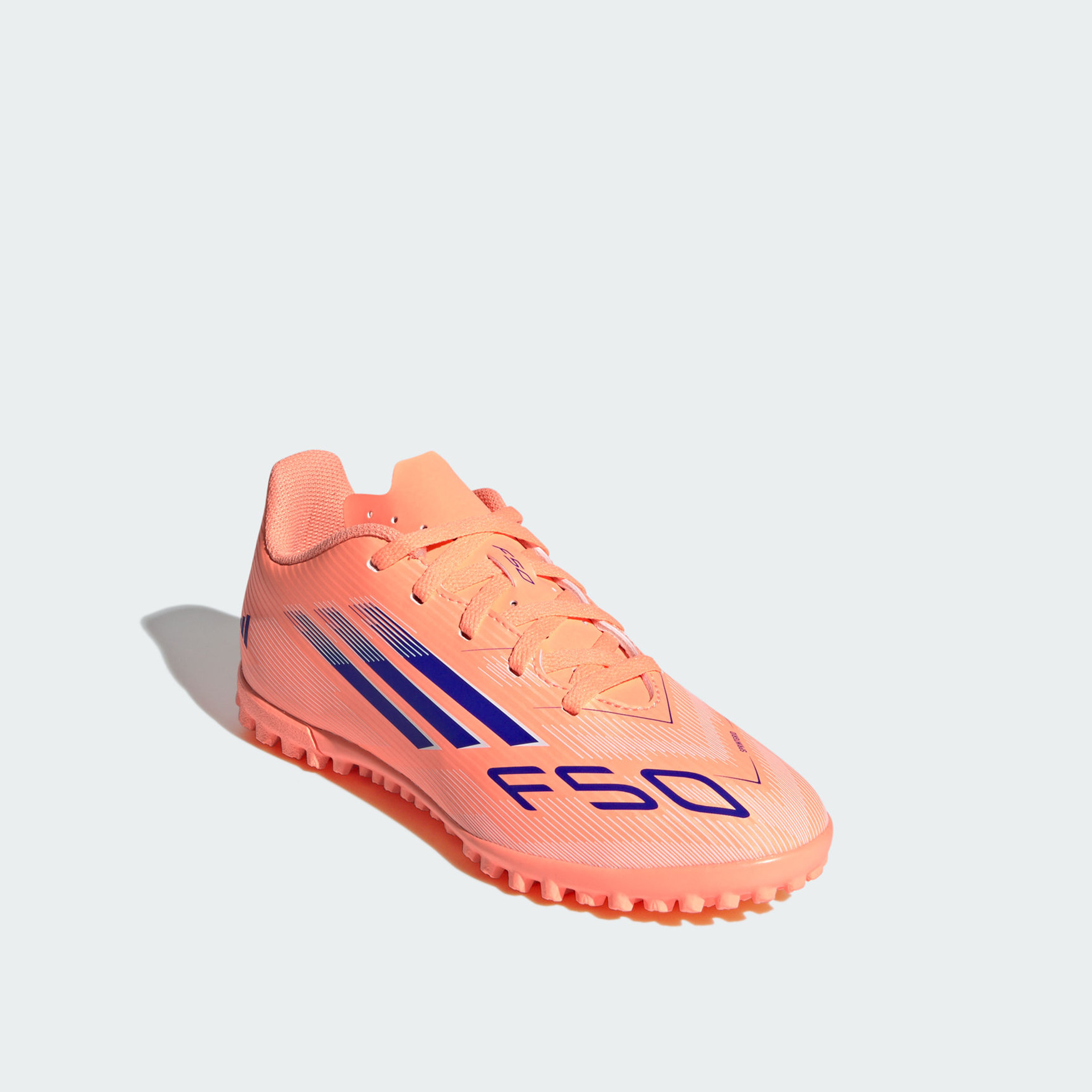 حذاء كرة قدم خفيف الوزن برباط إف50 كلوب تي إف للأطفال من أديداس-sports-boys-shoes-image-19