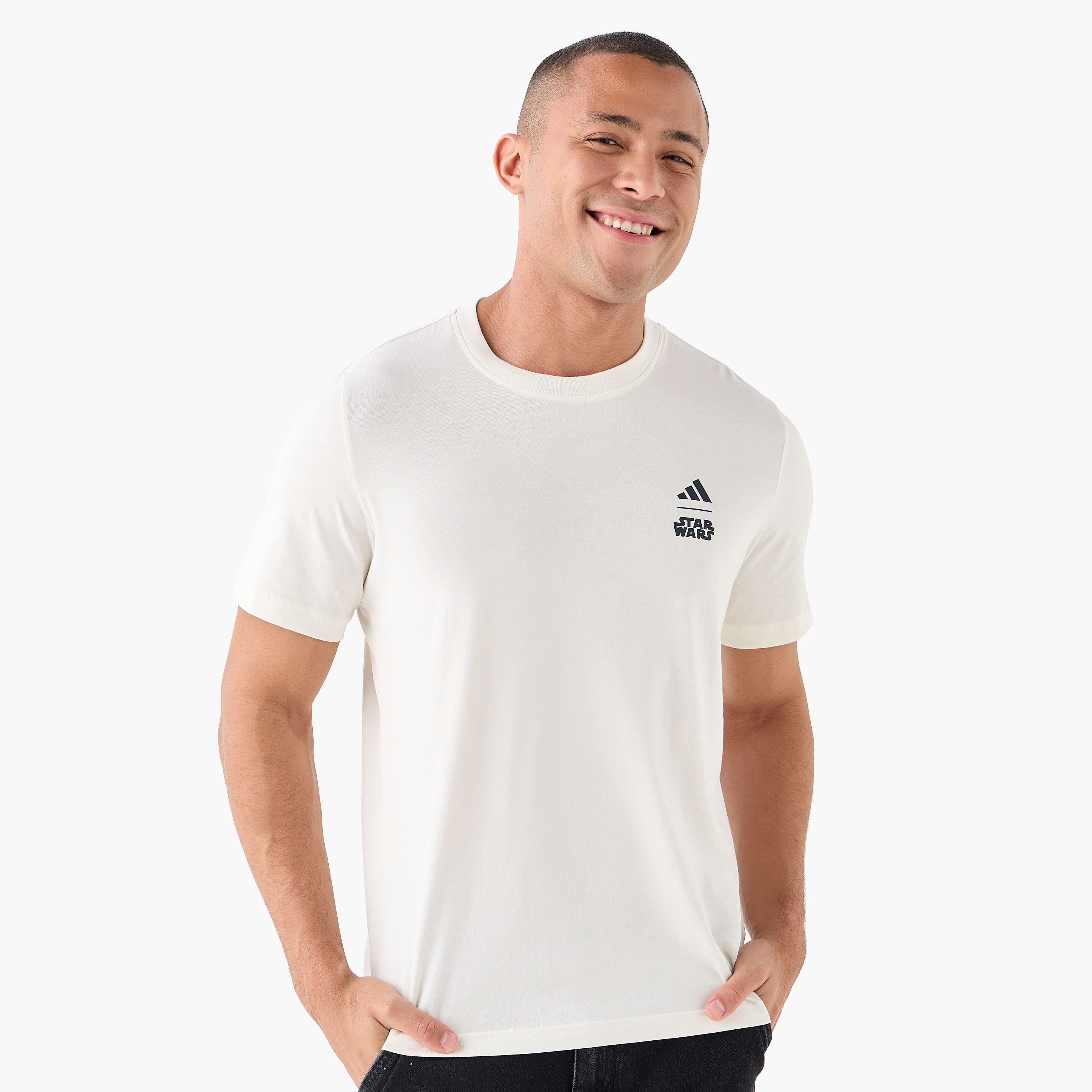 أديداس - تي شيرت ستار وورز ذا ماندالوريان - قصة عادية - رسومات خلفية - للرجال-men-clothing-sportswearandactivewear-tshirtsandpolos-image-3