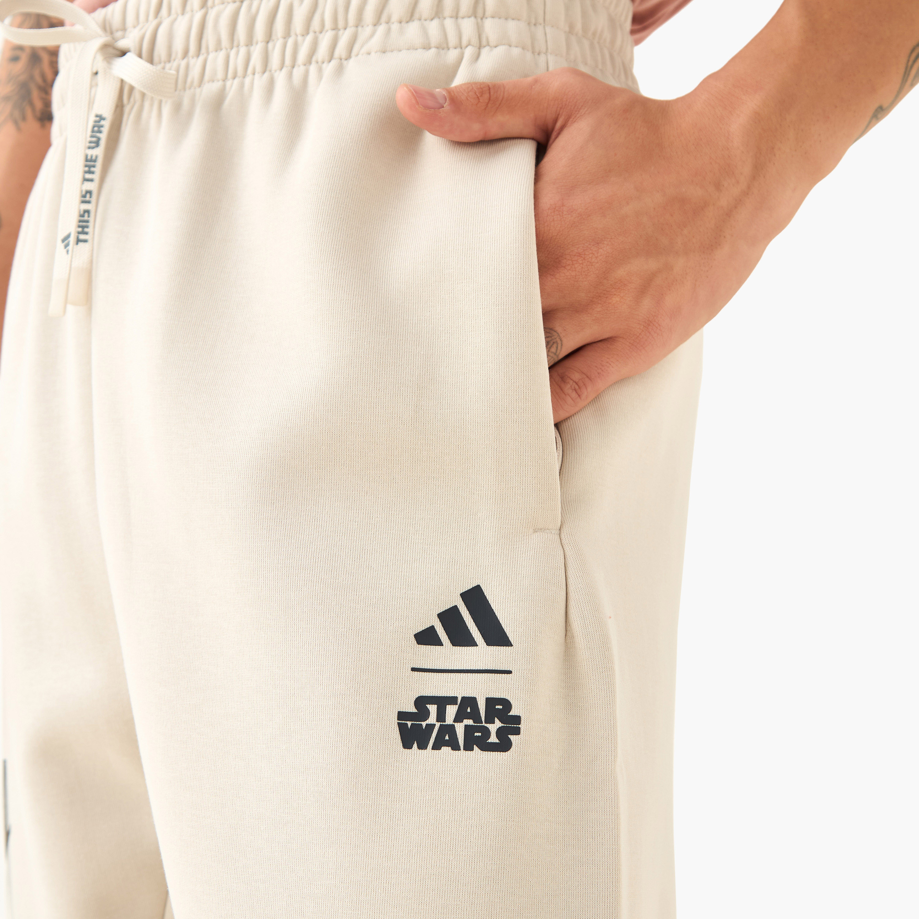 أديداس - فيزون ستار وورز ذا ماندالوريان - للرجال-sports-men-clothing-bottoms-image-4