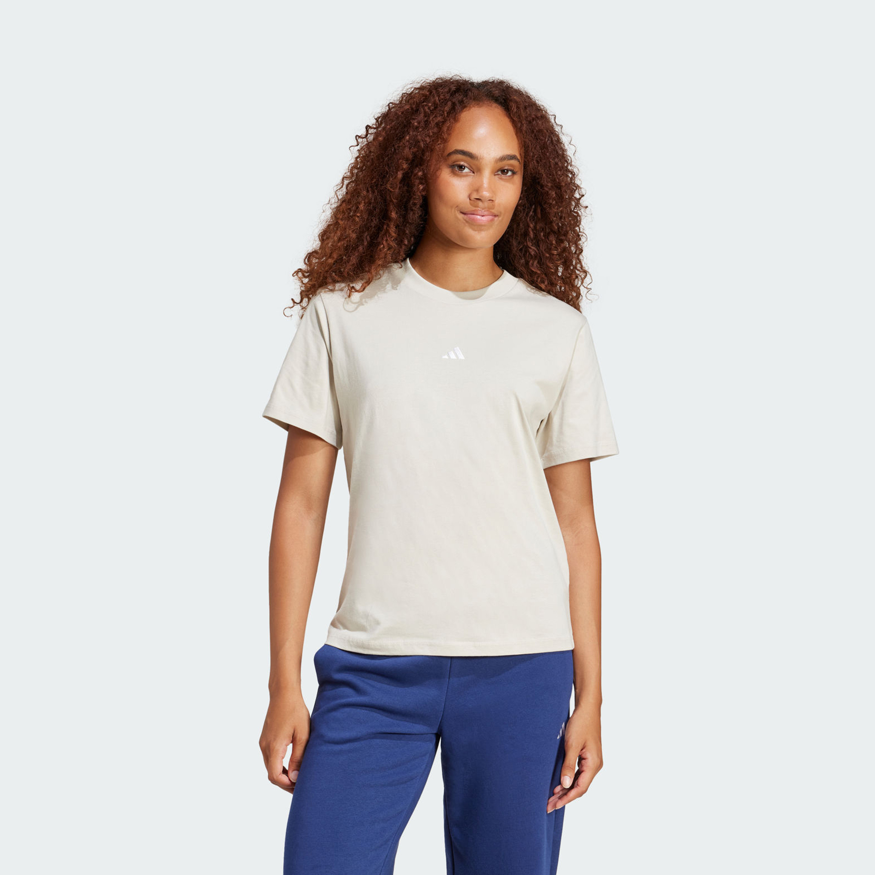 أديداس - تيشيرت إسينشالز نسائي قطني بشعار صغير | OE-women-clothing-tshirts-image-1