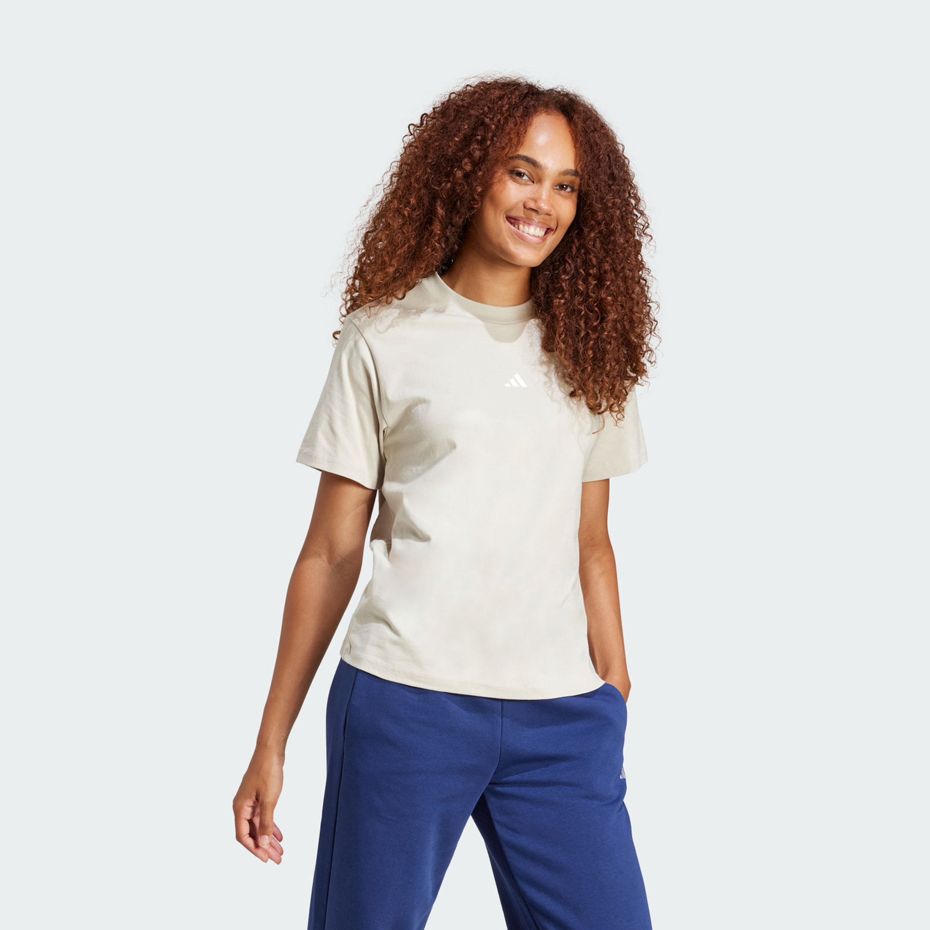أديداس - تيشيرت إسينشالز نسائي قطني بشعار صغير | OE-women-clothing-tshirts-image-2
