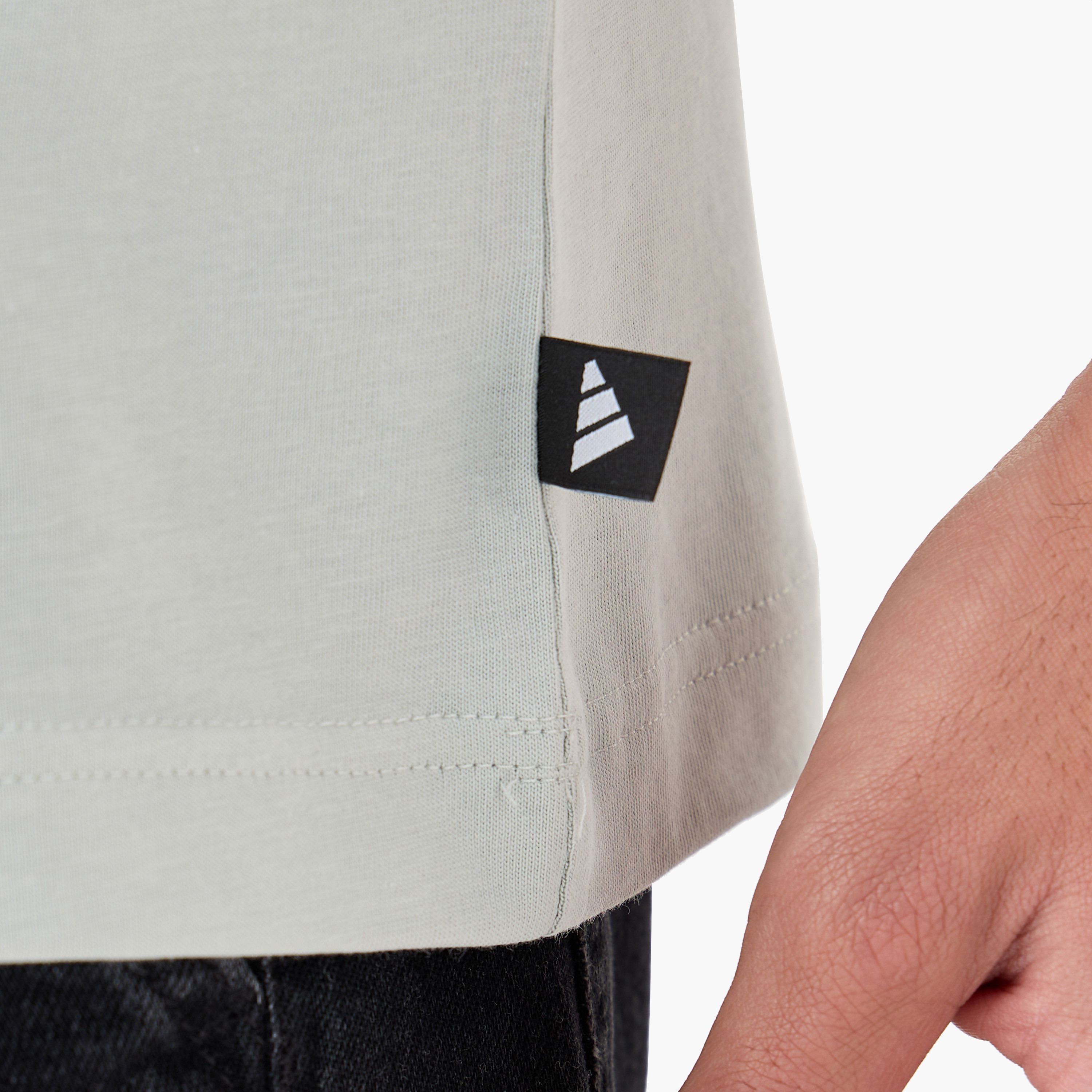 أديداس - تي شيرت بتصميم جرافيكي مموه - للرجال-men-clothing-sportswearandactivewear-tshirtsandpolos-image-5
