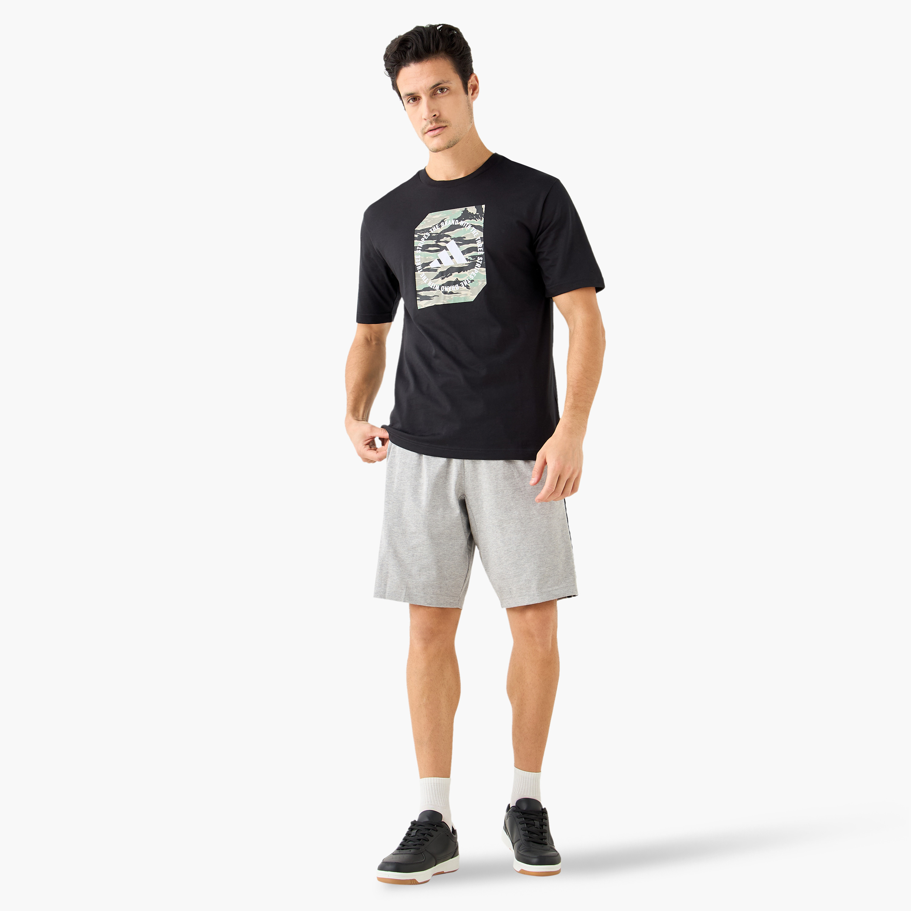 أديداس - تي شيرت بتصميم جرافيكي مموه - للرجال-men-clothing-sportswearandactivewear-tshirtsandpolos-image-7