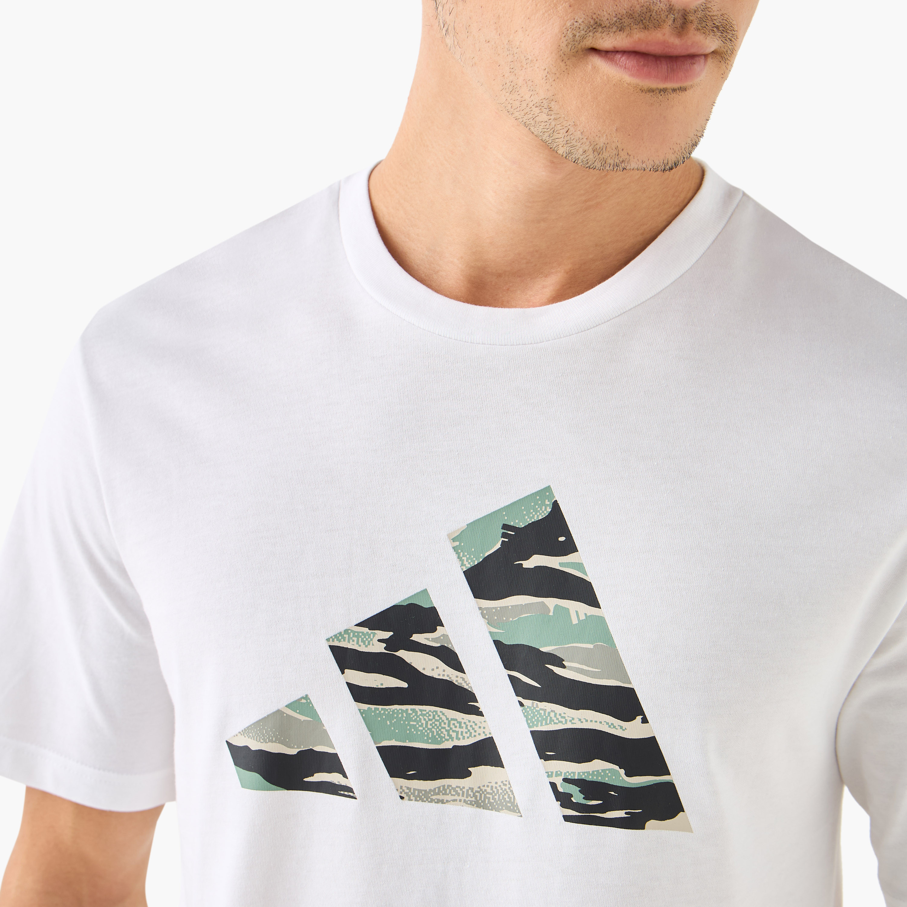 أديداس - تي شيرت بتصميم جرافيكي مموه - للرجال-men-clothing-sportswearandactivewear-tshirtsandpolos-image-4