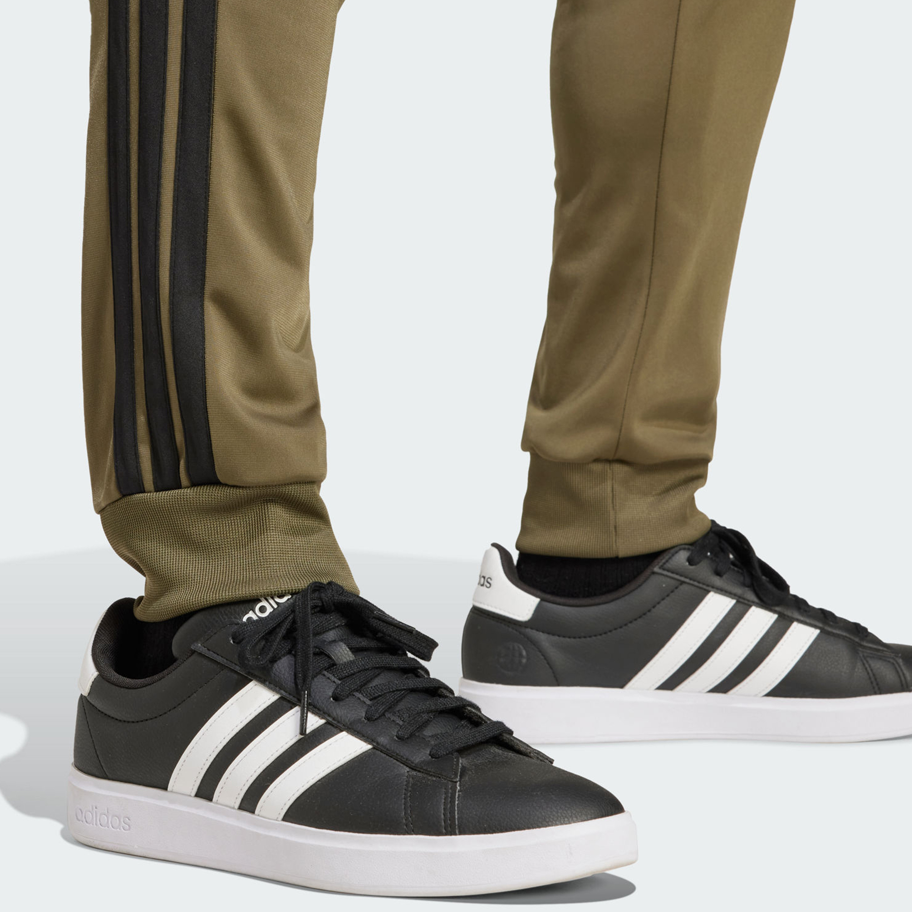 أديداس - بدلة رياضية بيسك تريكو بثلاثة خطوط للرجال | OE-men-clothing-sportswearandactivewear-tracksuits-image-4