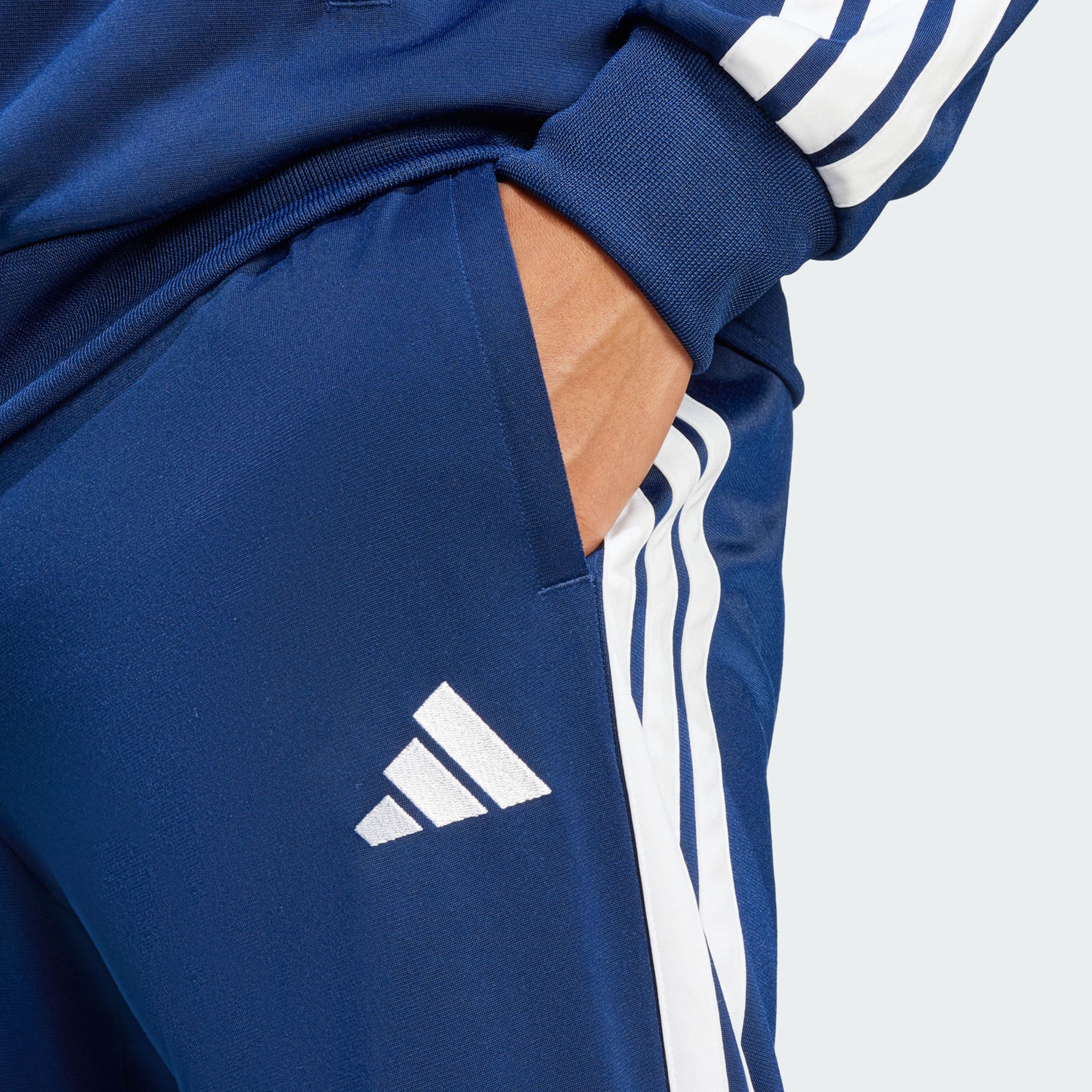 أديداس - بدلة رياضية بيسك تريكو بثلاثة خطوط للرجال | OE-men-clothing-sportswearandactivewear-tracksuits-image-16