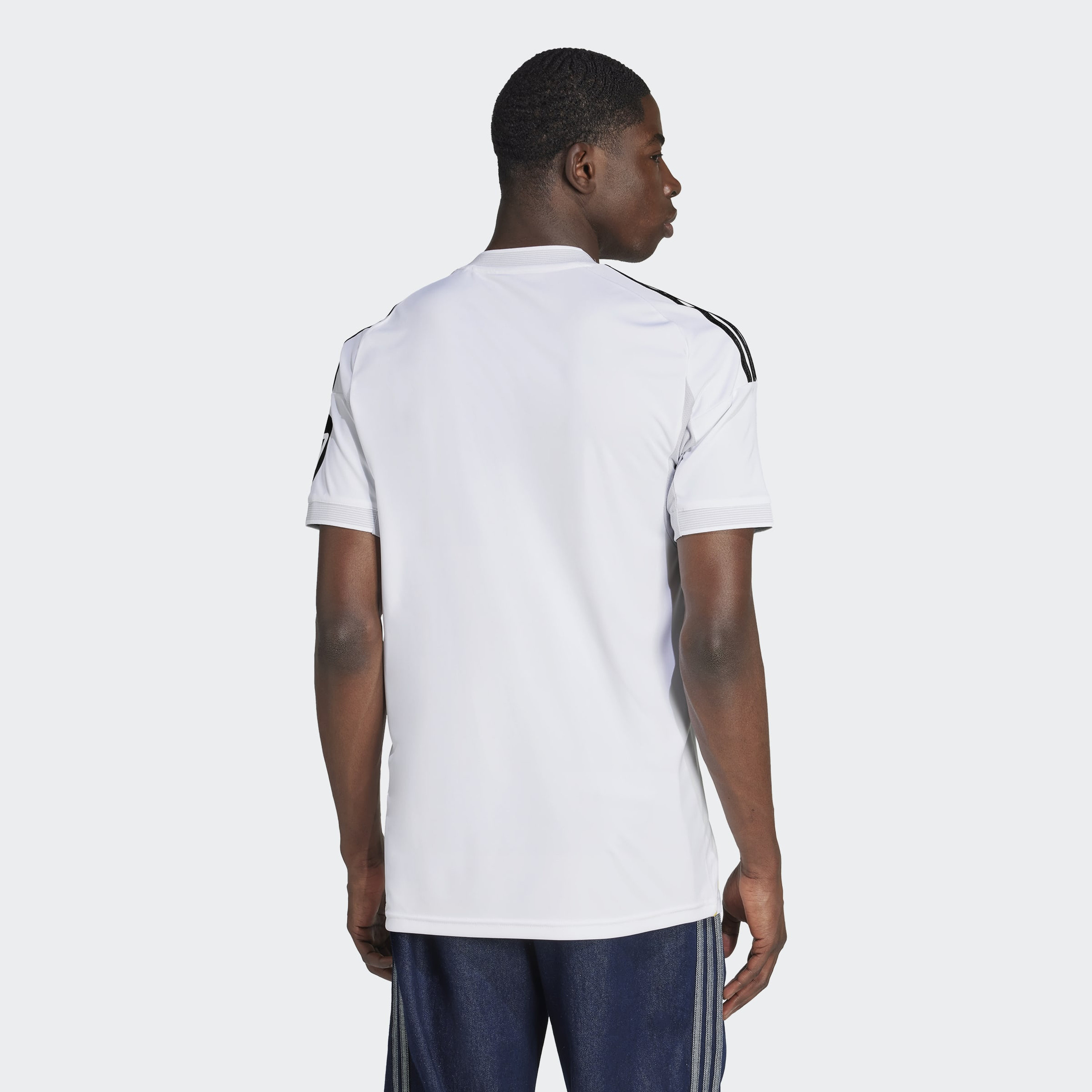 اديداس - قميص ريال مدريد الأساسي للرجال لموسم 25/26 بأكمام قصيرة-men-clothing-sportswearandactivewear-tshirtsandpolos-image-3
