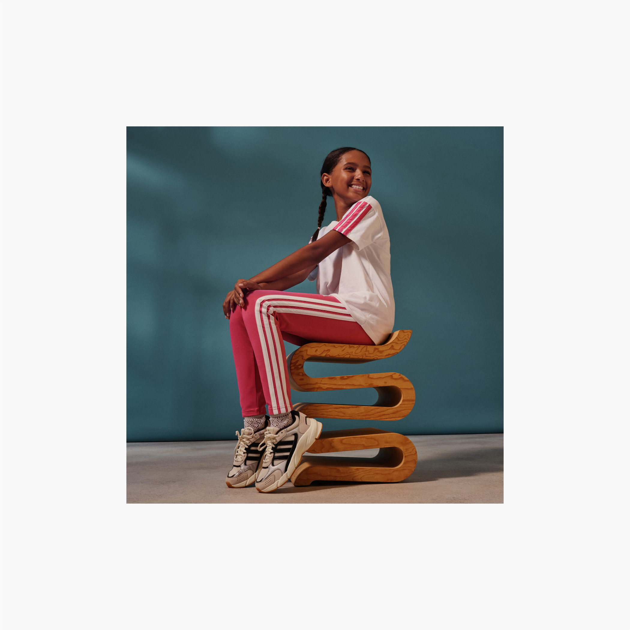 بنطلون ليقنز بطبعات شعار وخصر مطاطي من أديداس-girls-clothing-bottoms-leggings-image-1