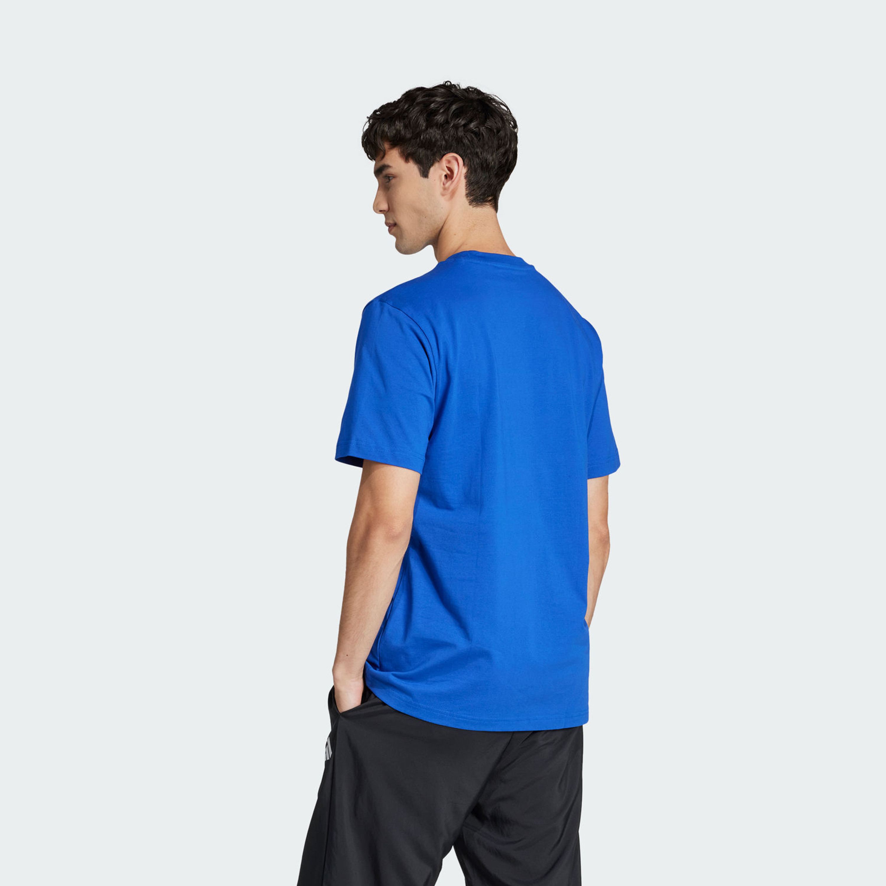 أديداس - تيشيرت رجالي بشعار جرافيكي JJ3933 | OE-men-clothing-sportswearandactivewear-tshirtsandpolos-image-3