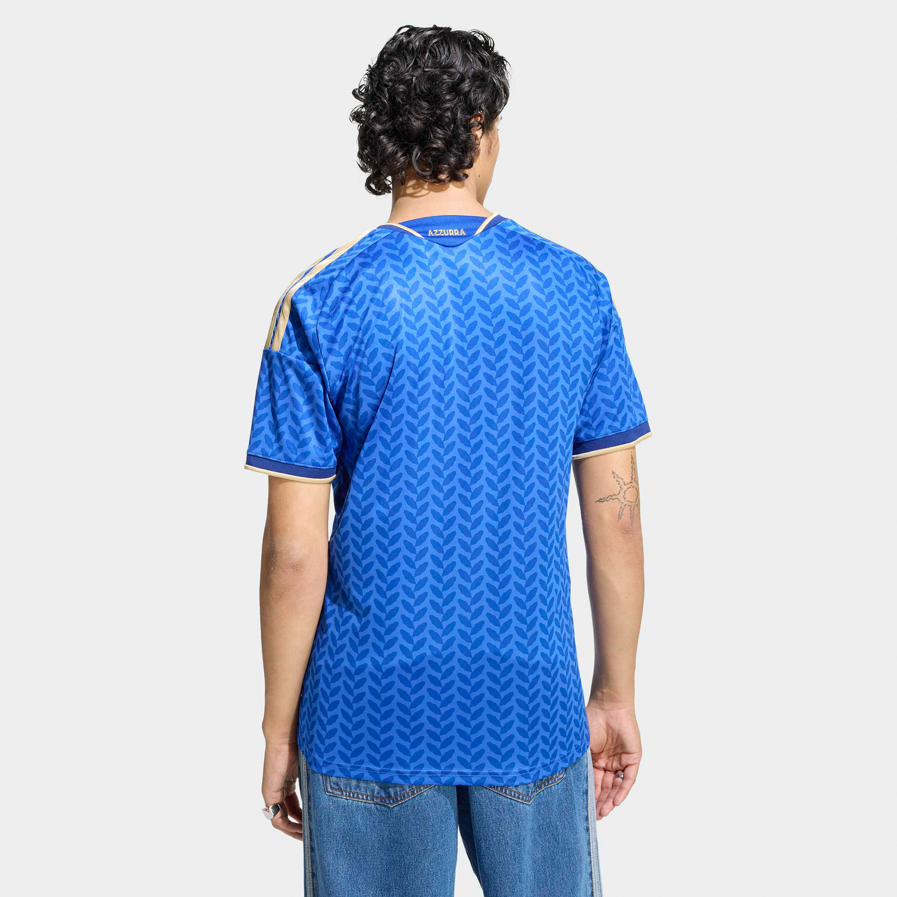 اديداس - قميص المنتخب الإيطالي الأساسي للرجال لكأس العالم FIFA 2026-men-clothing-sportswearandactivewear-tshirtsandpolos-image-5