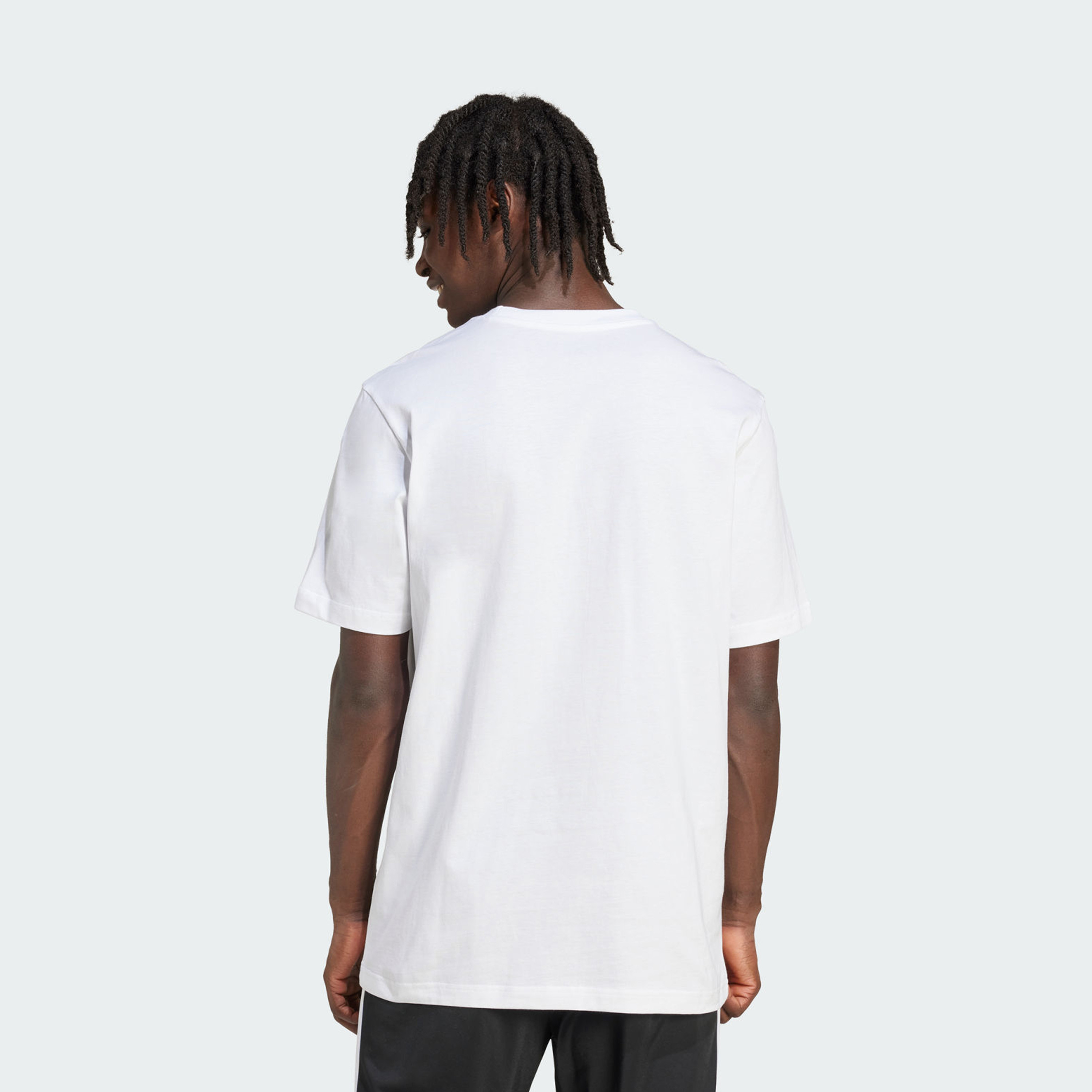 أديداس - تيشيرت جرافيكي ياي سبورتس للرجال | OE-men-clothing-sportswearandactivewear-tshirtsandpolos-image-3