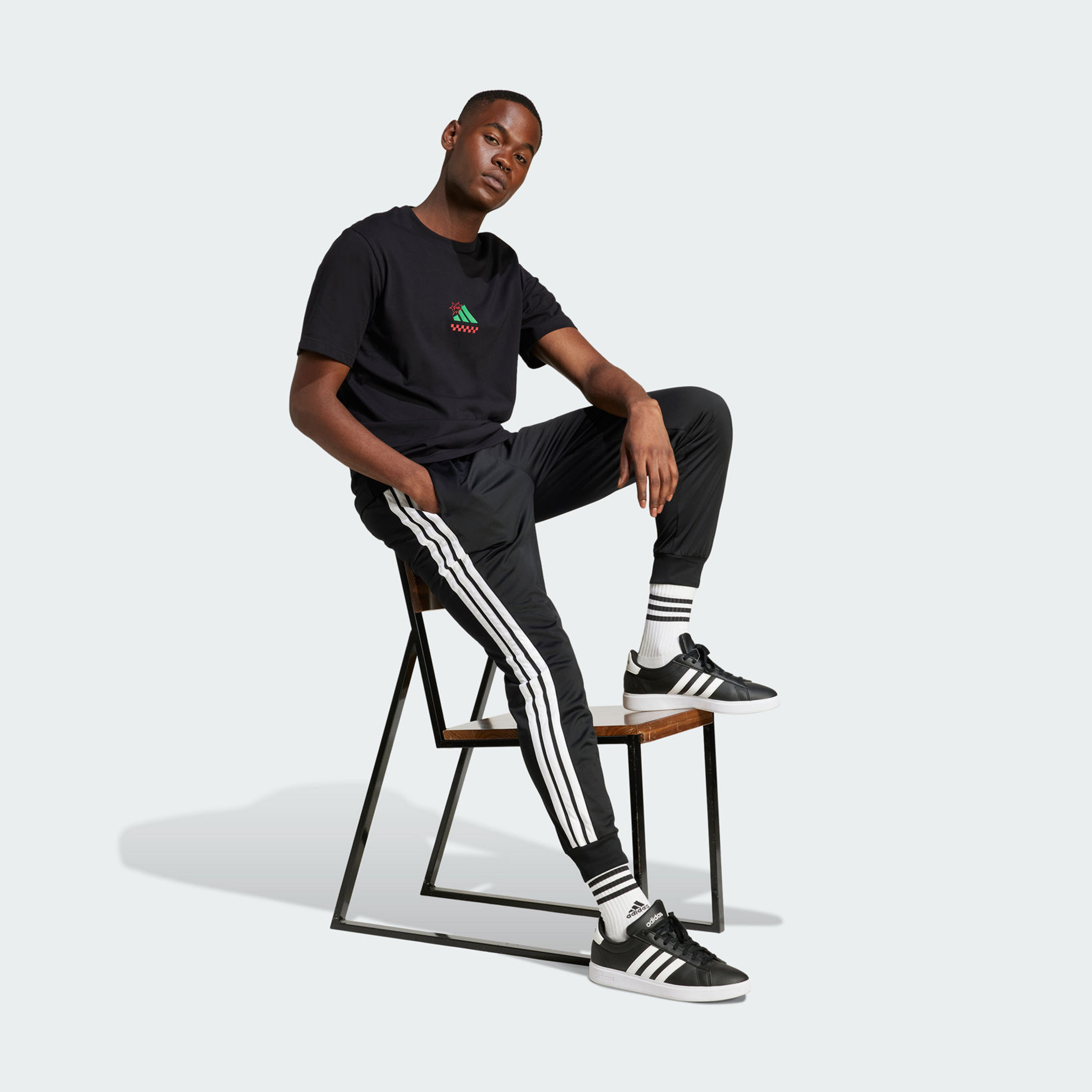أديداس - تيشيرت جرافيكي بيتزا لاونج للرجال JM0347 | OE-men-clothing-sportswearandactivewear-tshirtsandpolos-image-2
