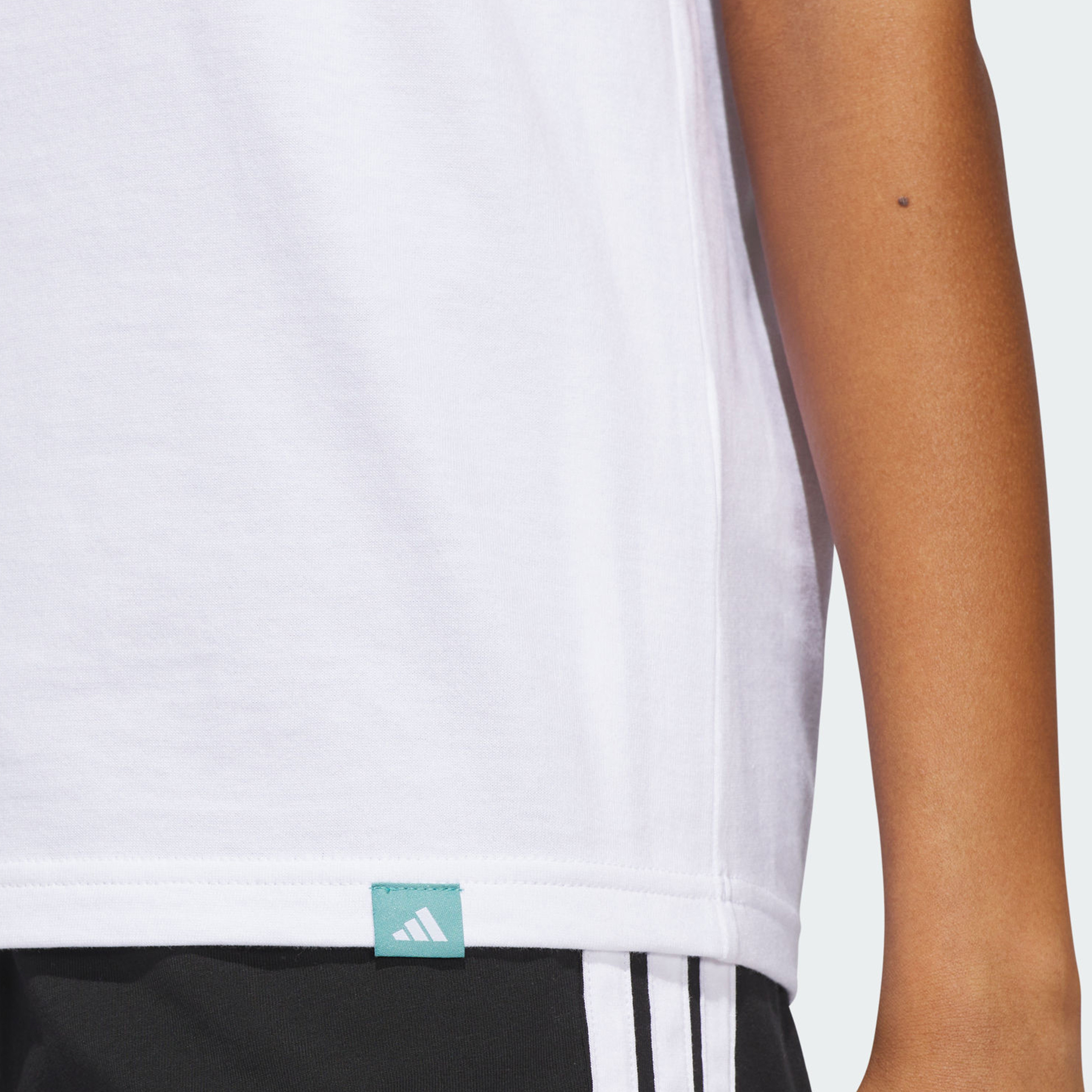 أديداس - تي شيرت جرافيكي ايربراش للنساء | OE-women-clothing-tshirts-image-10
