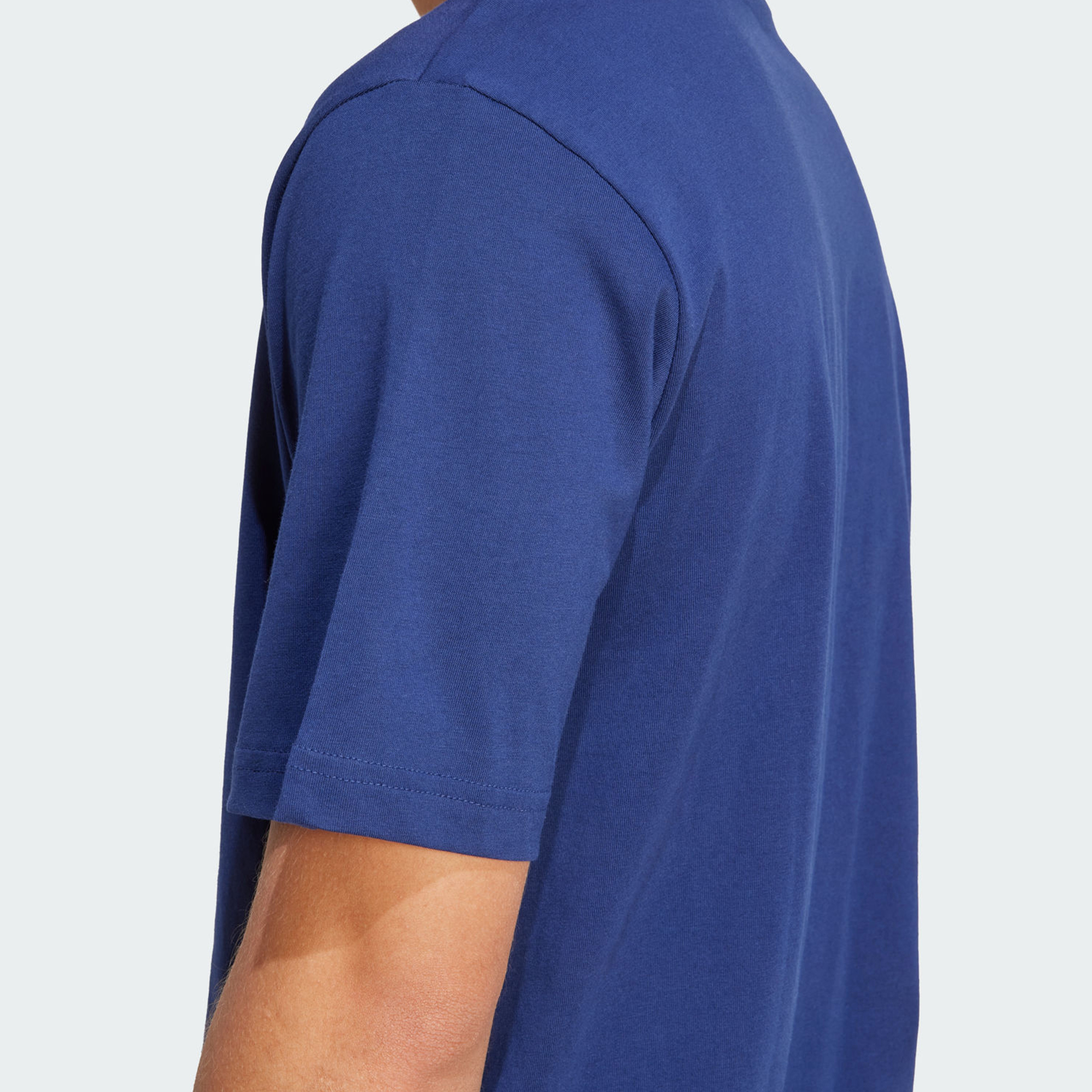 أديداس - تيشيرت جرافيكي كوليجيت لاينيج للرجال | OE-men-clothing-sportswearandactivewear-tshirtsandpolos-image-16