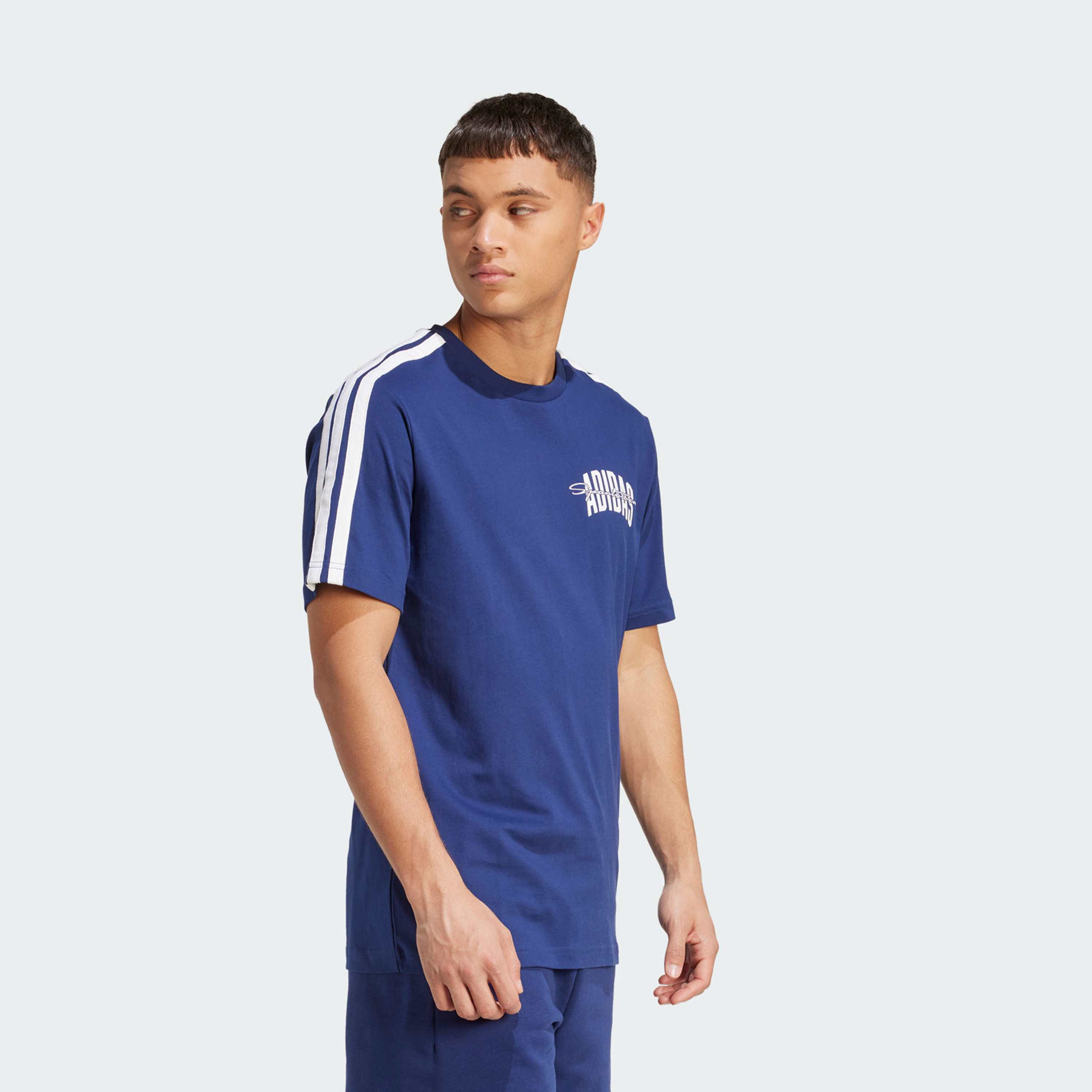 أديداس - تيشيرت جرافيكي كوليجيت مع نص للرجال | OE-men-clothing-sportswearandactivewear-tshirtsandpolos-image-8