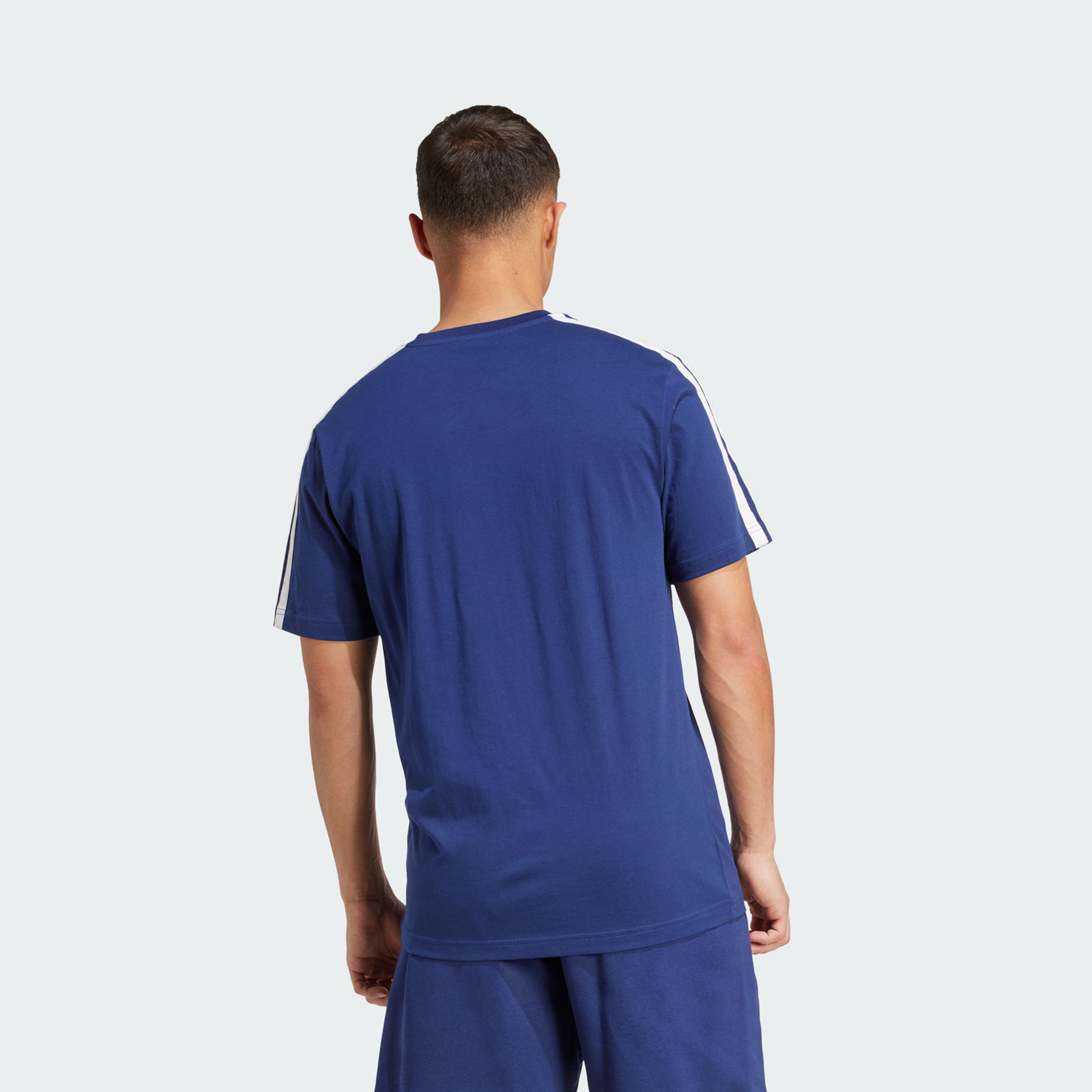 أديداس - تيشيرت جرافيكي كوليجيت مع نص للرجال | OE-men-clothing-sportswearandactivewear-tshirtsandpolos-image-9