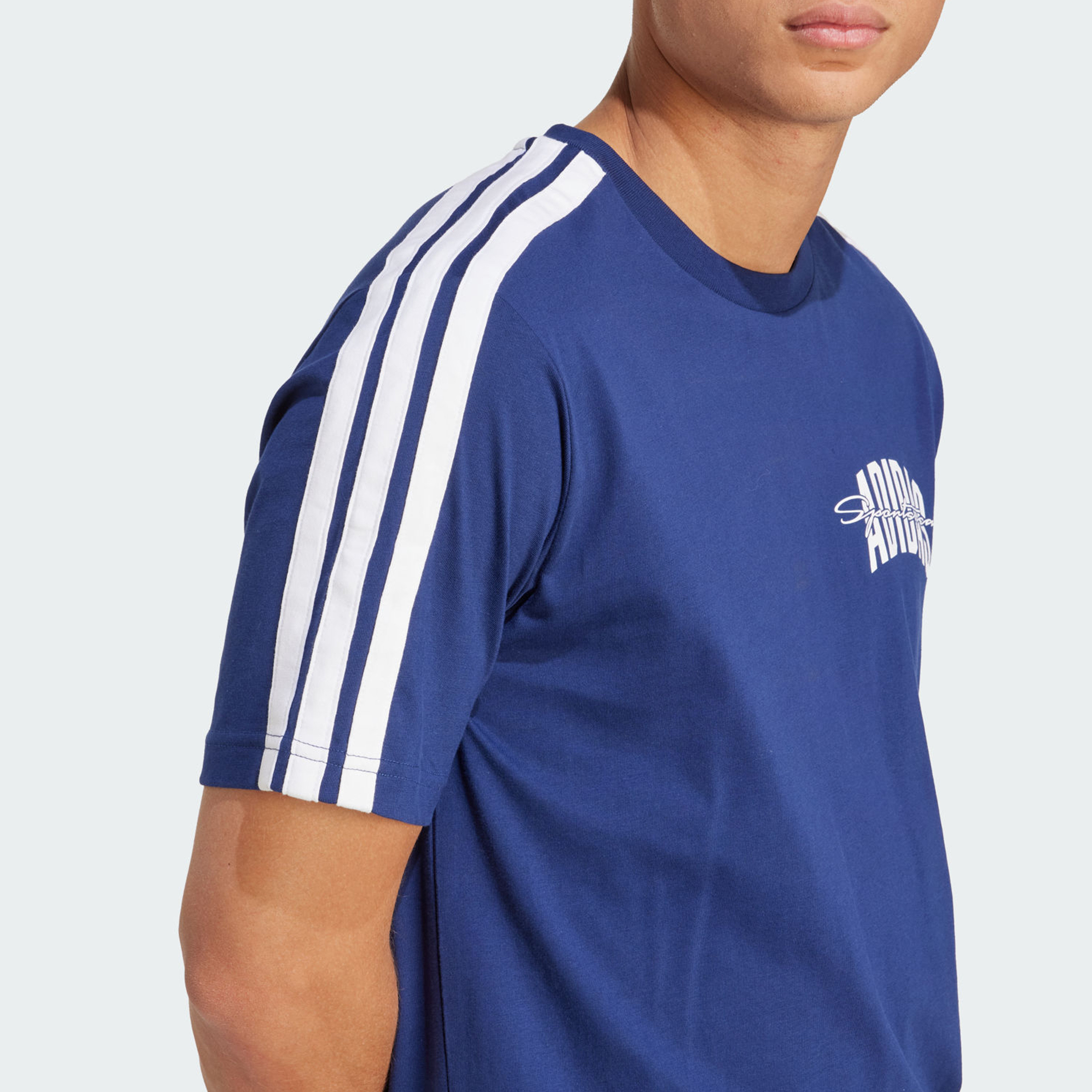 أديداس - تيشيرت جرافيكي كوليجيت مع نص للرجال | OE-men-clothing-sportswearandactivewear-tshirtsandpolos-image-10