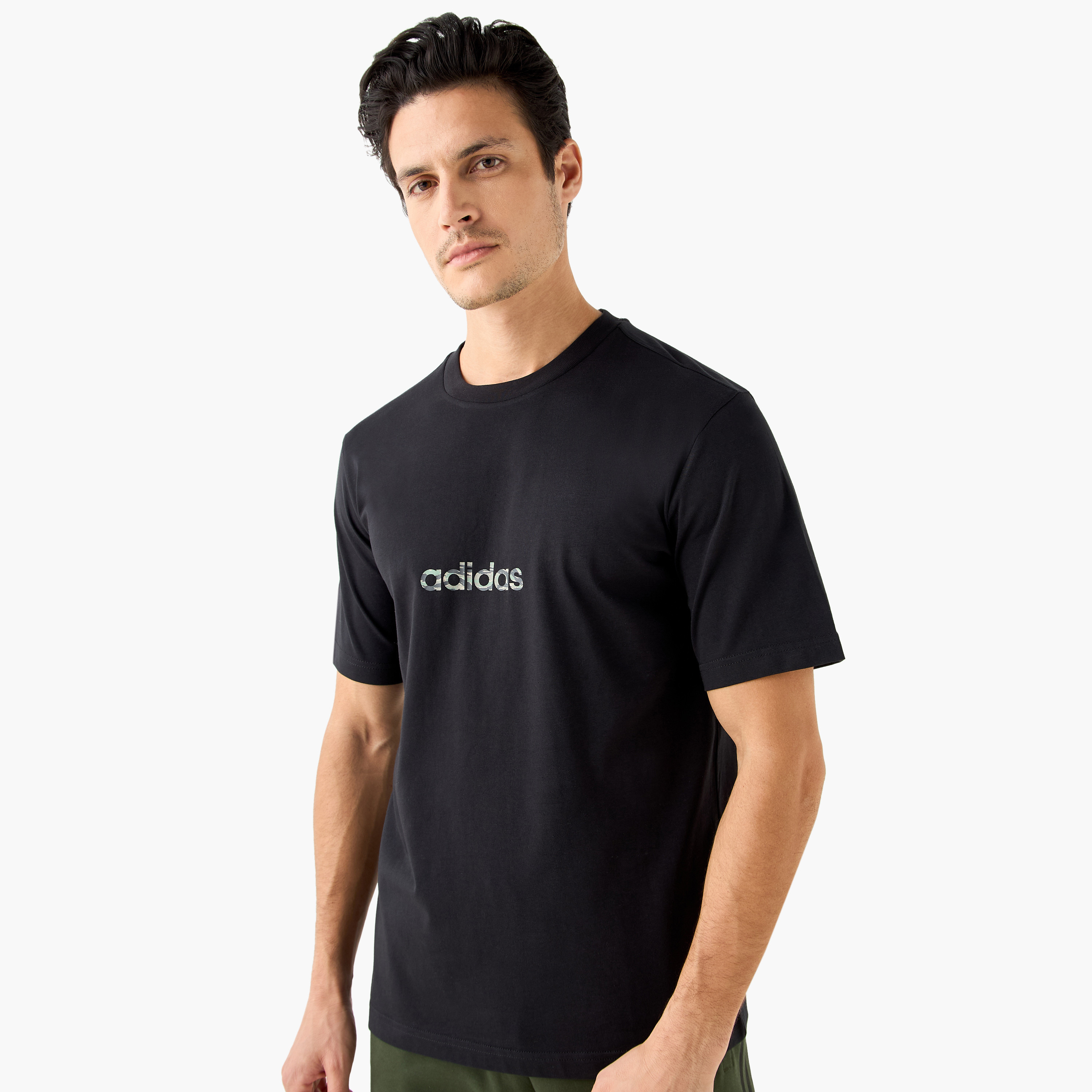 أديداس - تي شيرت بتصميم جرافيكي مموه - للرجال-men-clothing-sportswearandactivewear-tshirtsandpolos-image-1